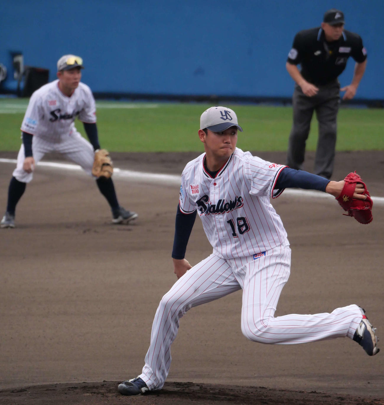 シート打撃に登板したヤクルト奥川（撮影・上田悠太）