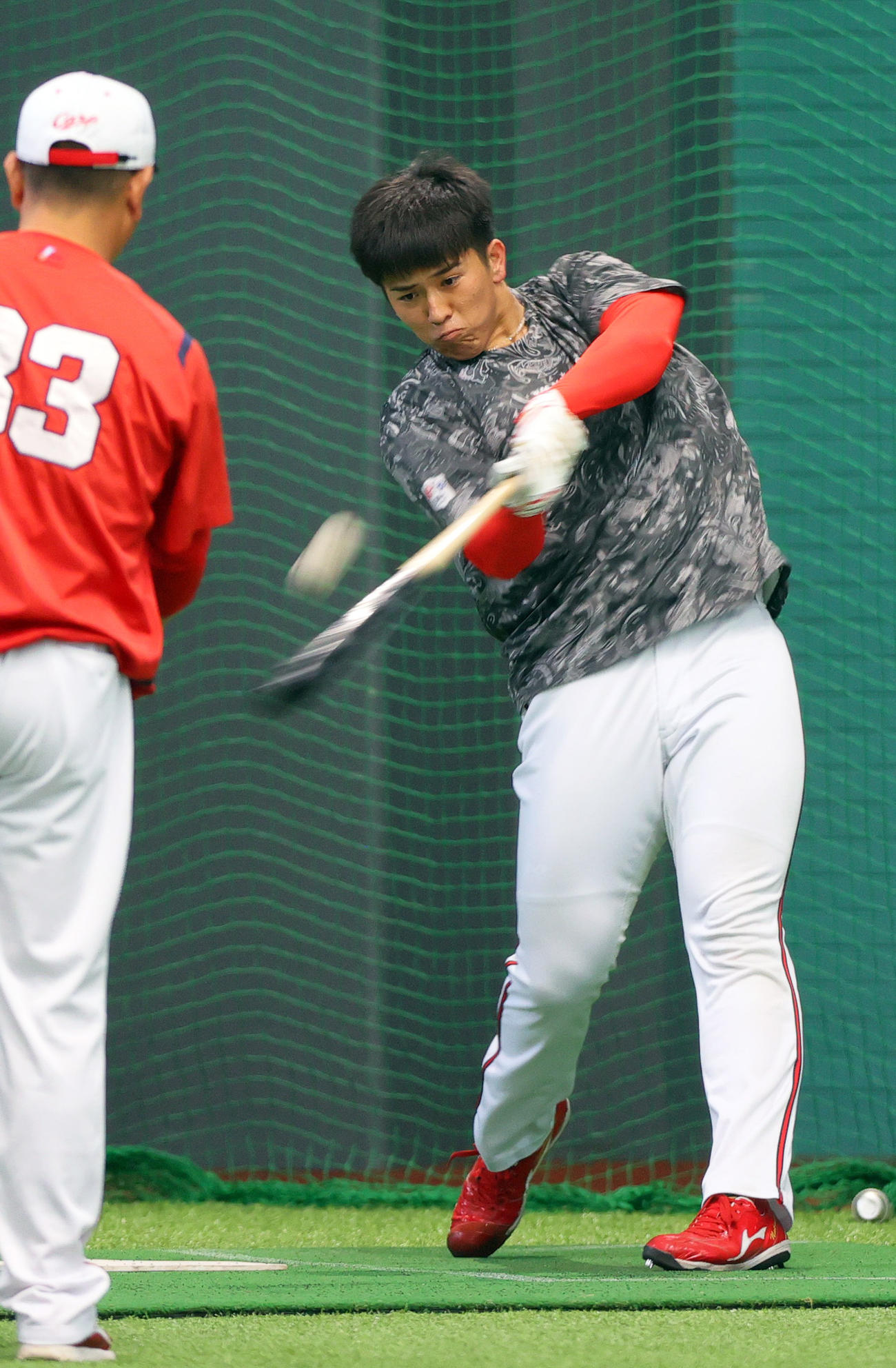 ロングティーに励む広島仲田（撮影・上山淳一）