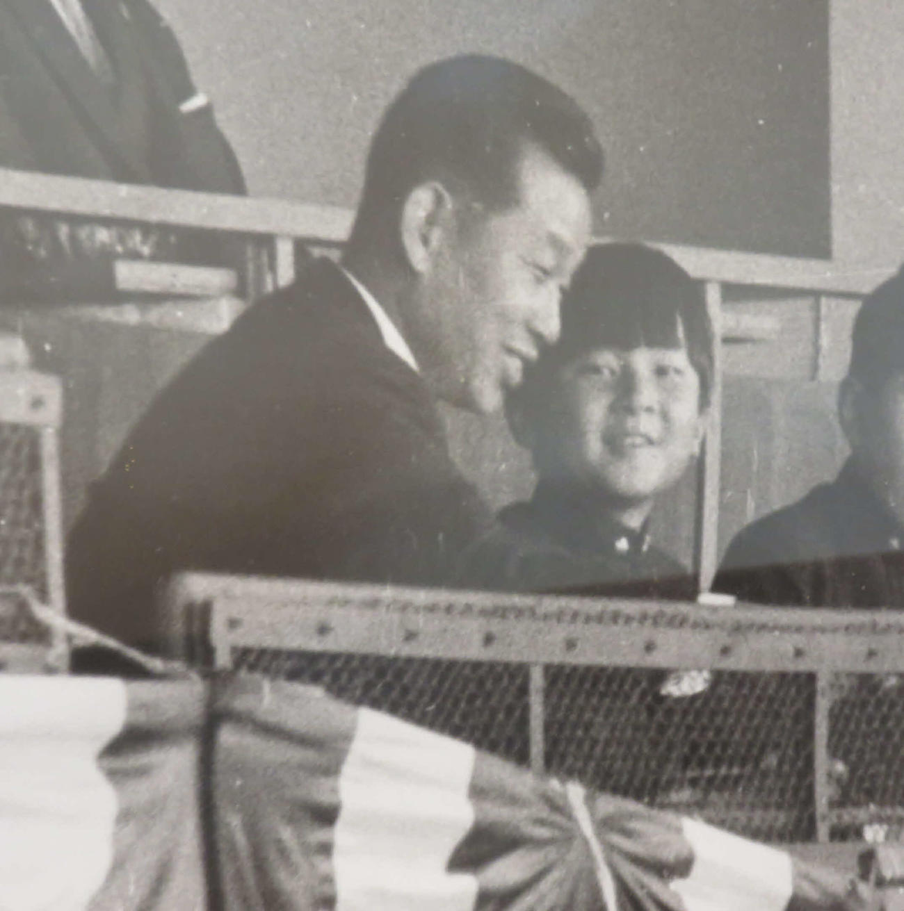 浩宮さまに野球解説する吉田義男氏