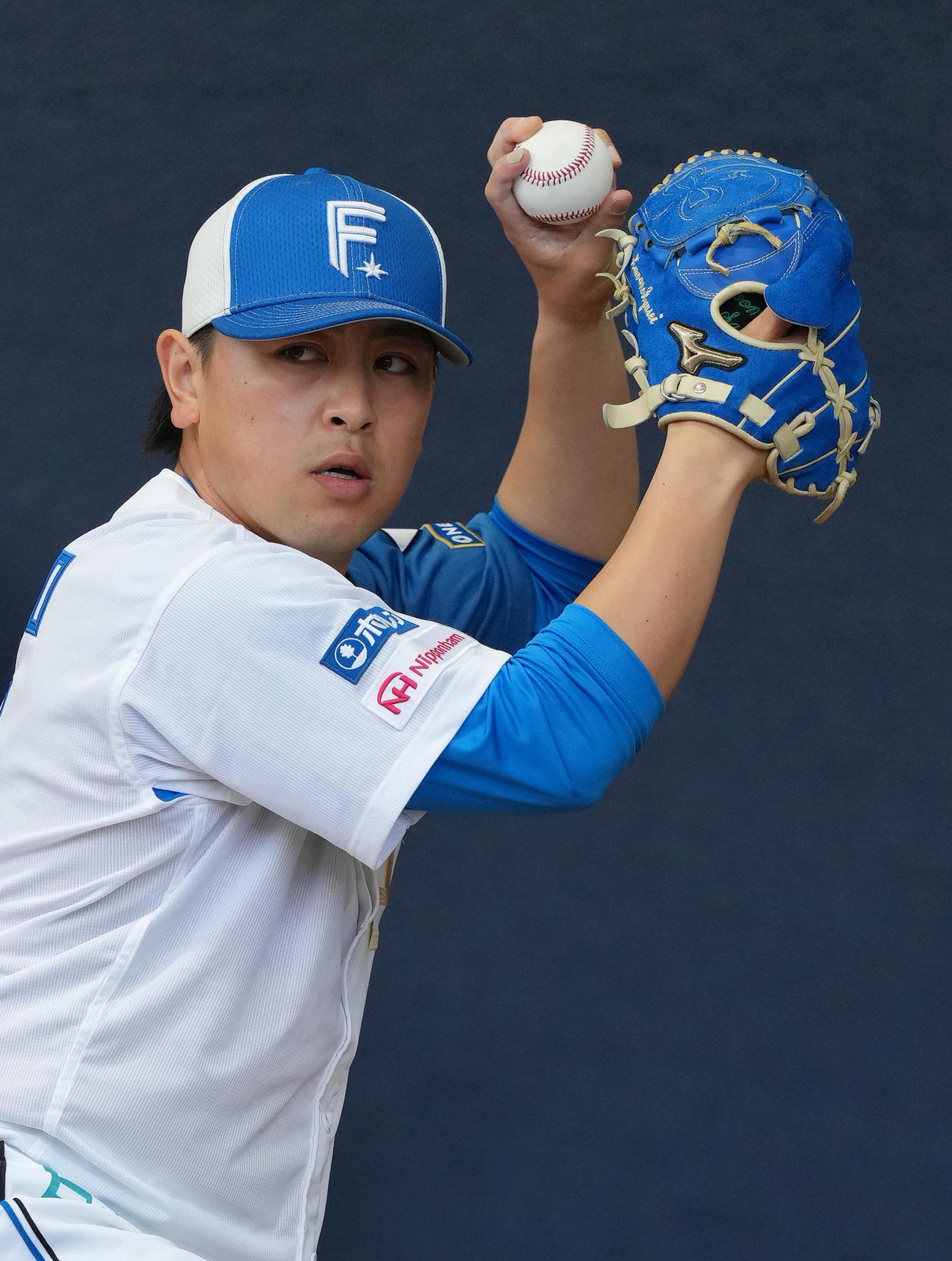 ブルペン投球する日本ハム河野（撮影・足立雅史）