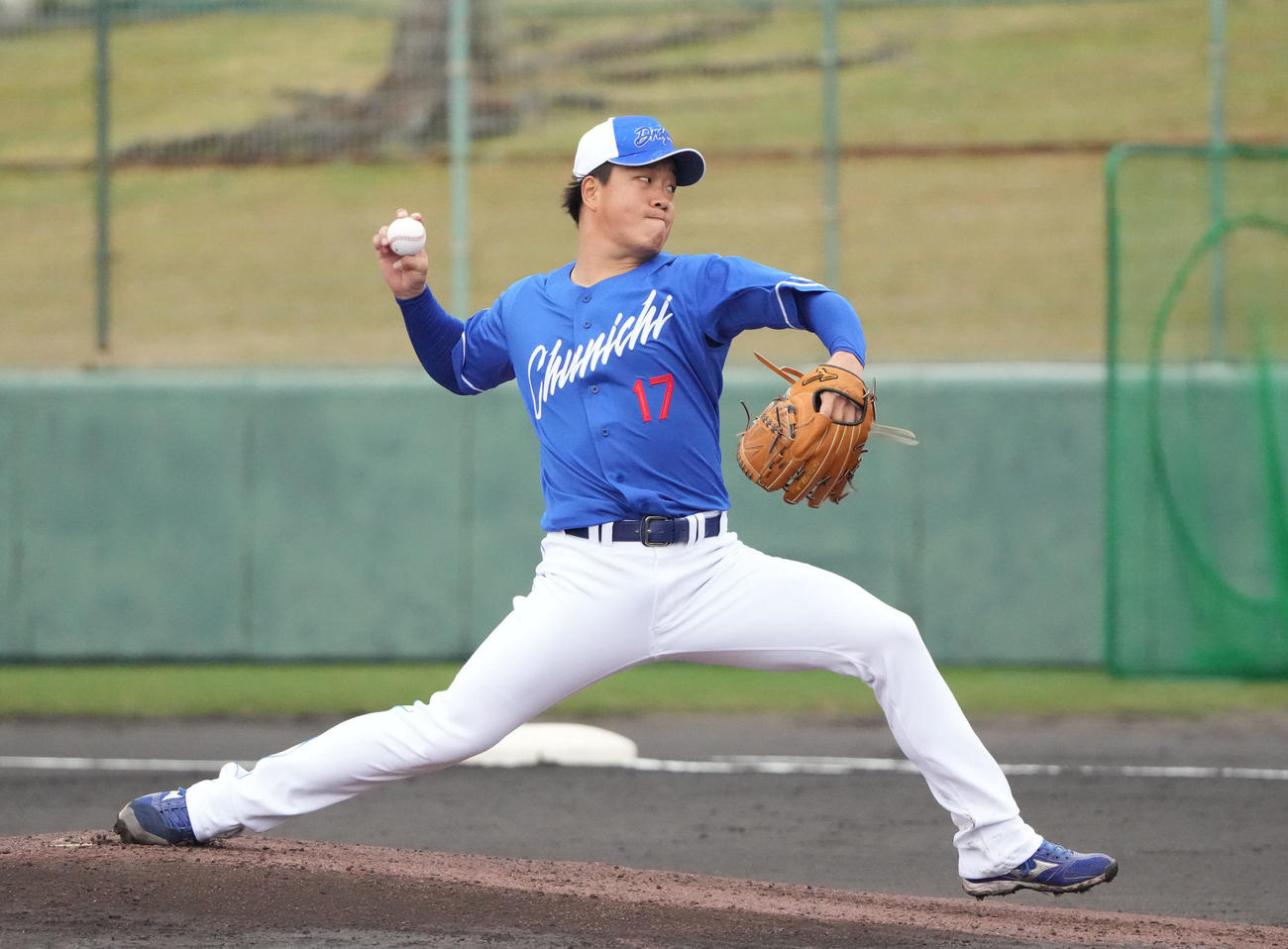 シート打撃練習に登板する柳（撮影・森本幸一）