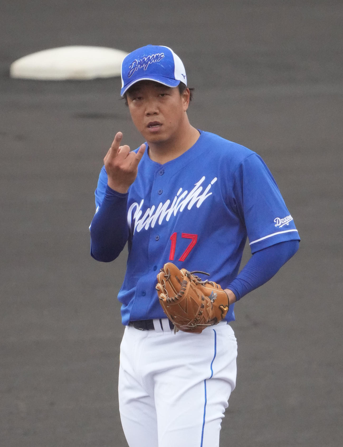 シート打撃練習に登板する柳（撮影・森本幸一）