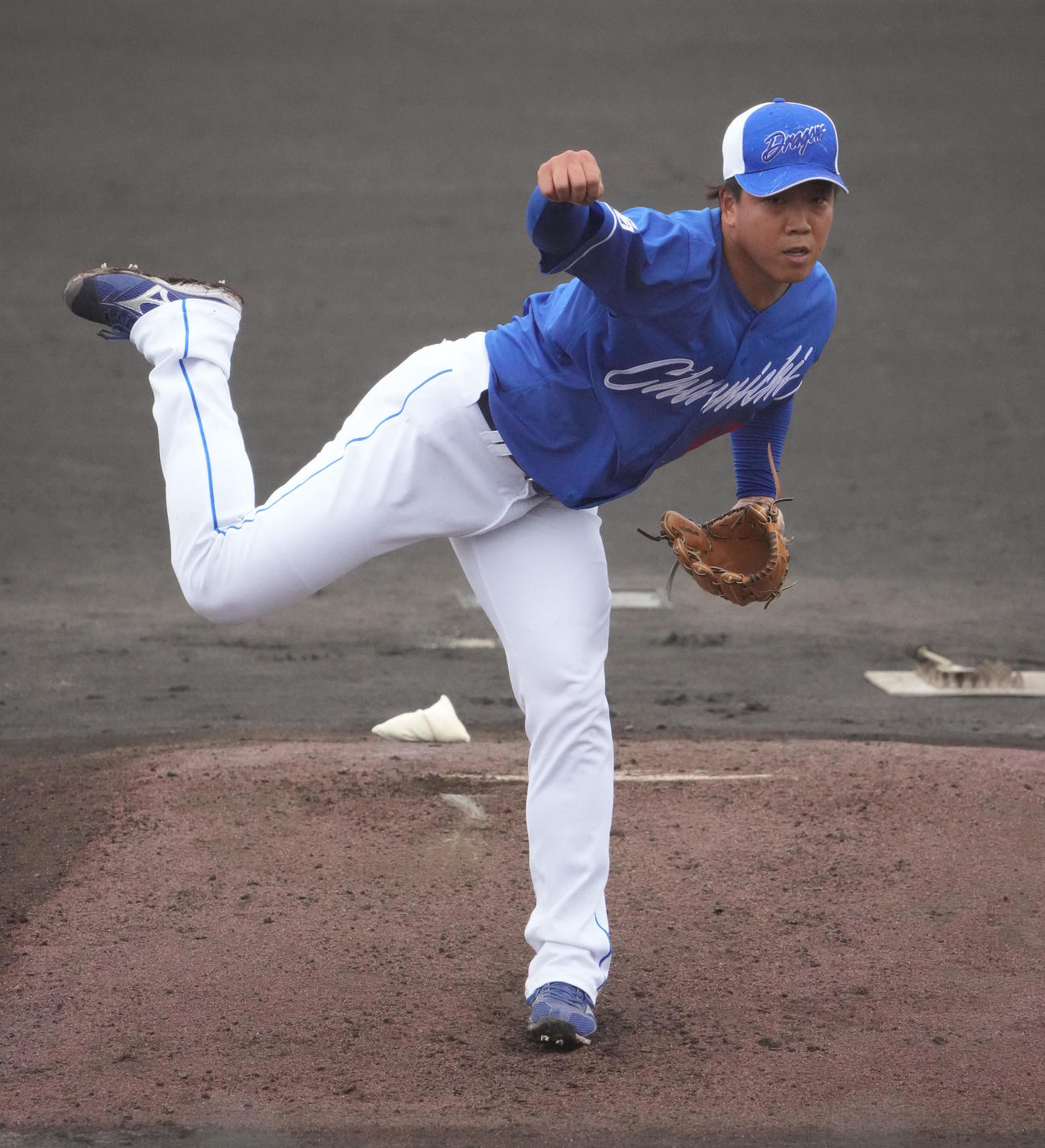 シート打撃練習に登板する柳（撮影・森本幸一）