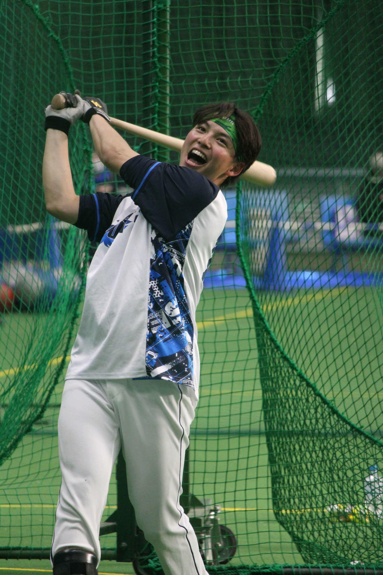 特打で声を張りながら盛り上げる西武金子（撮影・金子真仁）