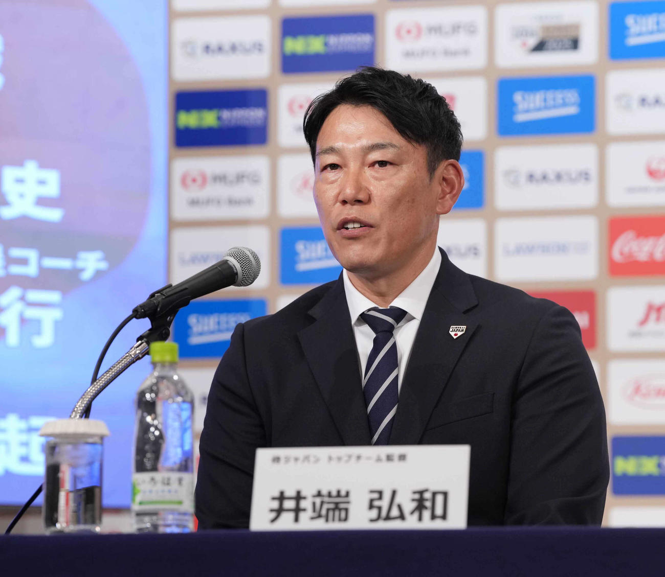 「ラグザス侍ジャパンシリーズ2025」出場選手発表記者会見に臨む侍ジャパン井端監督（撮影・小沢裕）