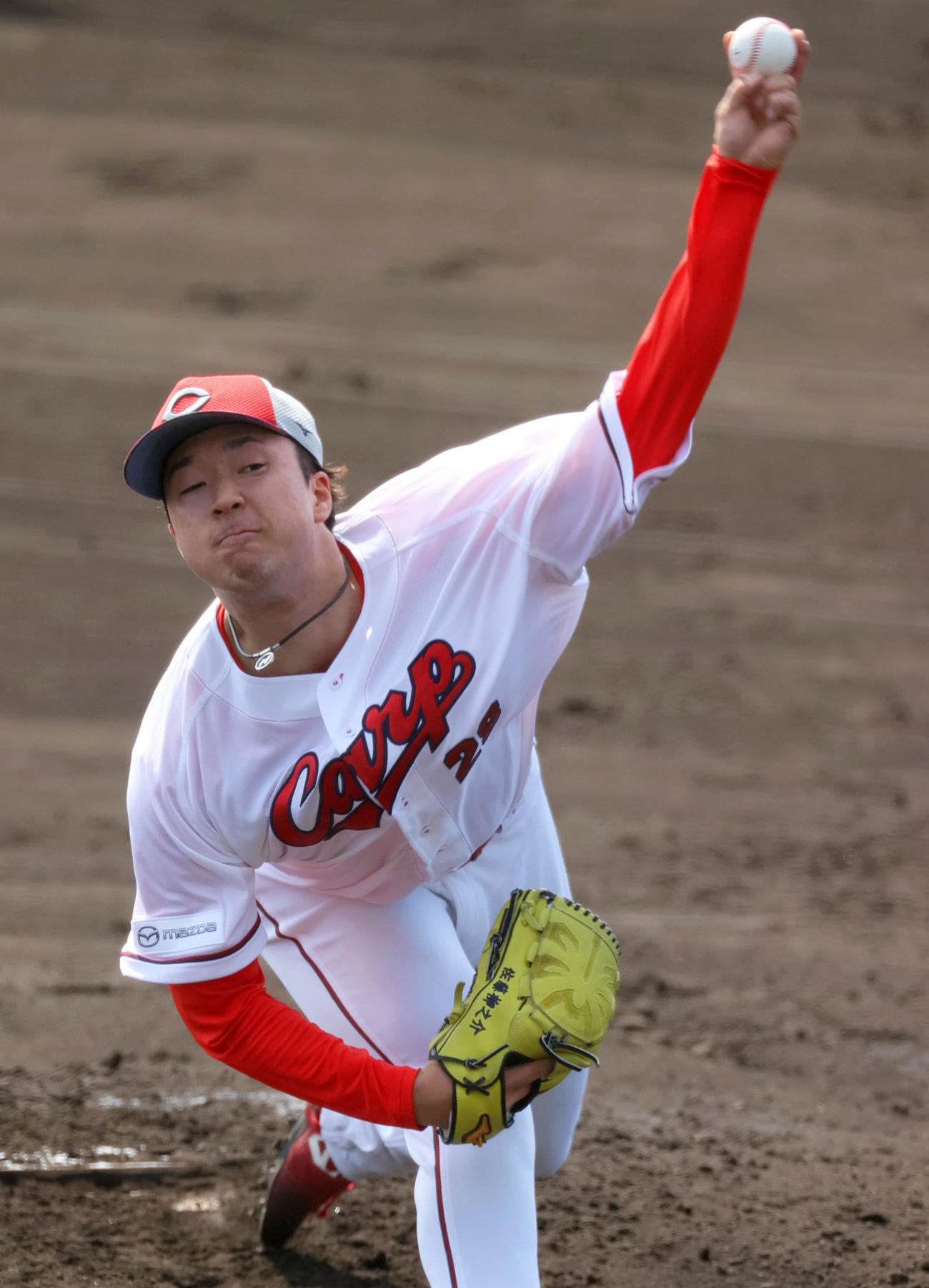 シート打撃で投球する広島佐藤柳（撮影・上山淳一）