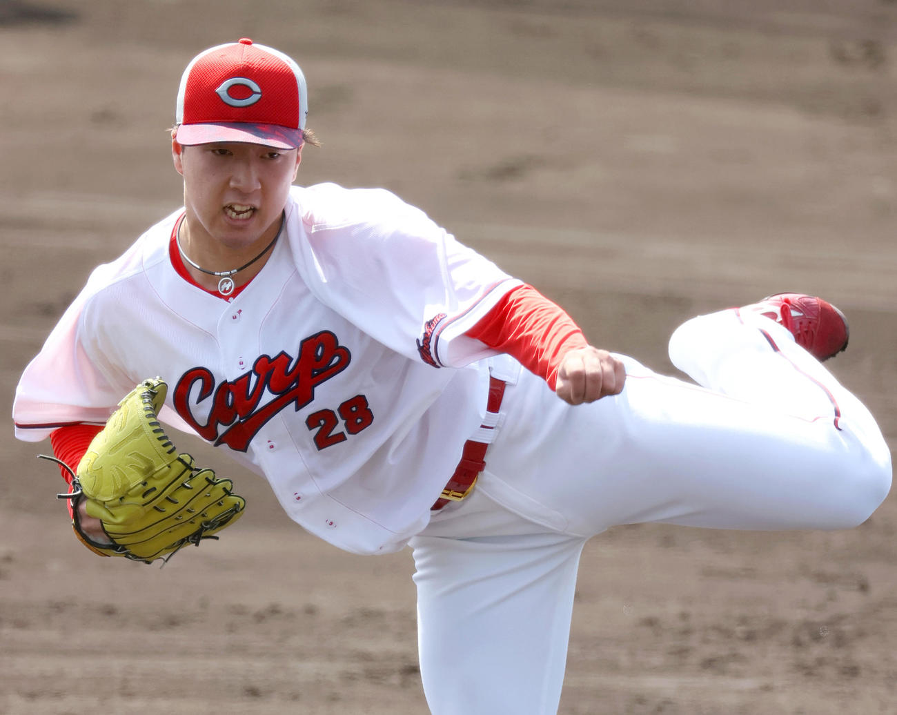 シート打撃で力投する広島佐藤柳（撮影・上山淳一）