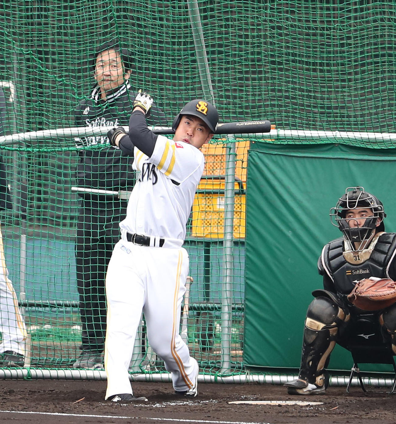 打撃練習を行う近藤（撮影・梅根麻紀）