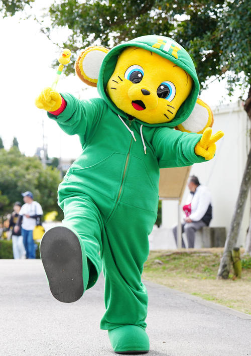 阪神対楽天　ピースサインを見せる阪神マスコットのキー太（撮影・江口和貴）