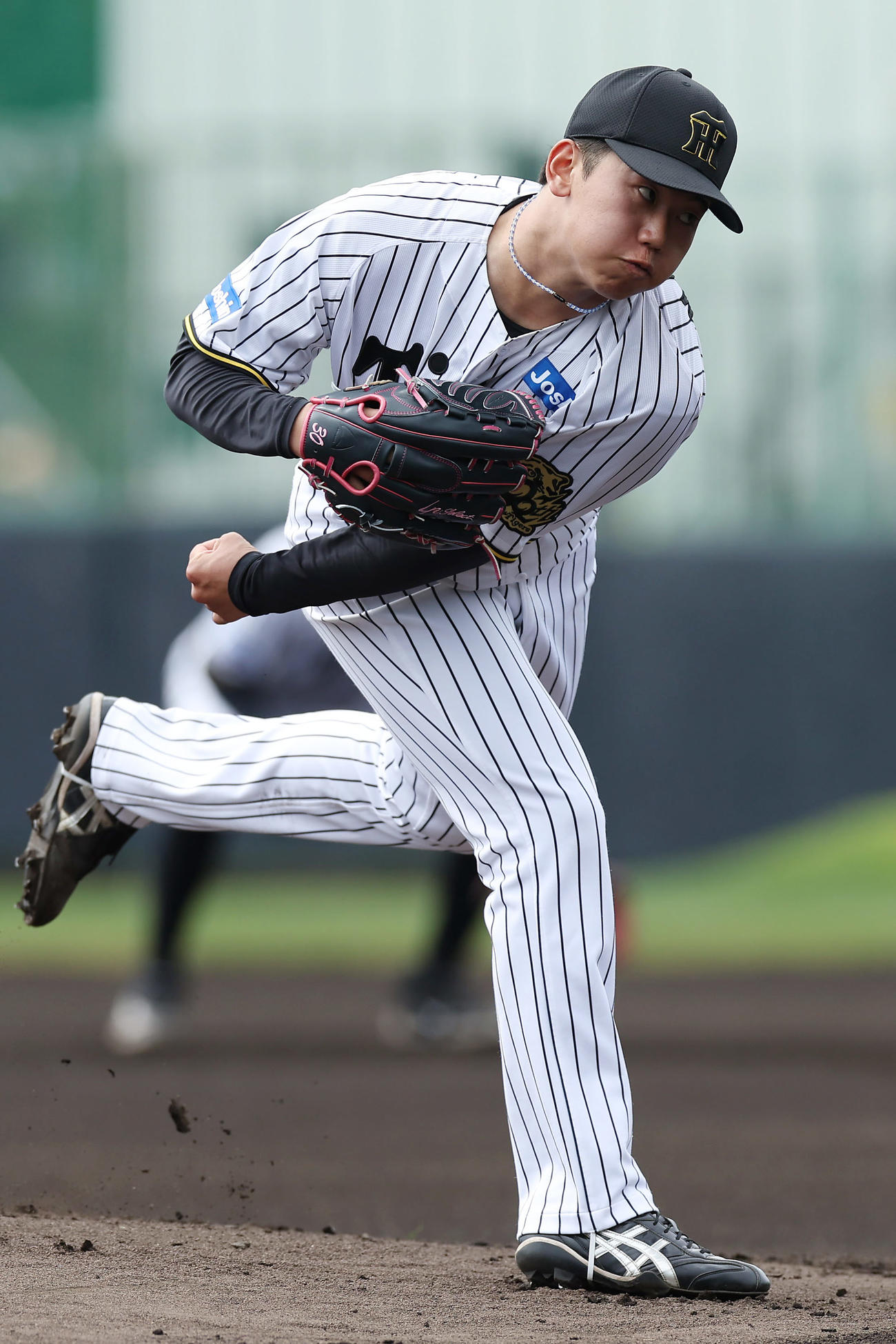 阪神対楽天　力投する阪神先発の門別（撮影・前田充）