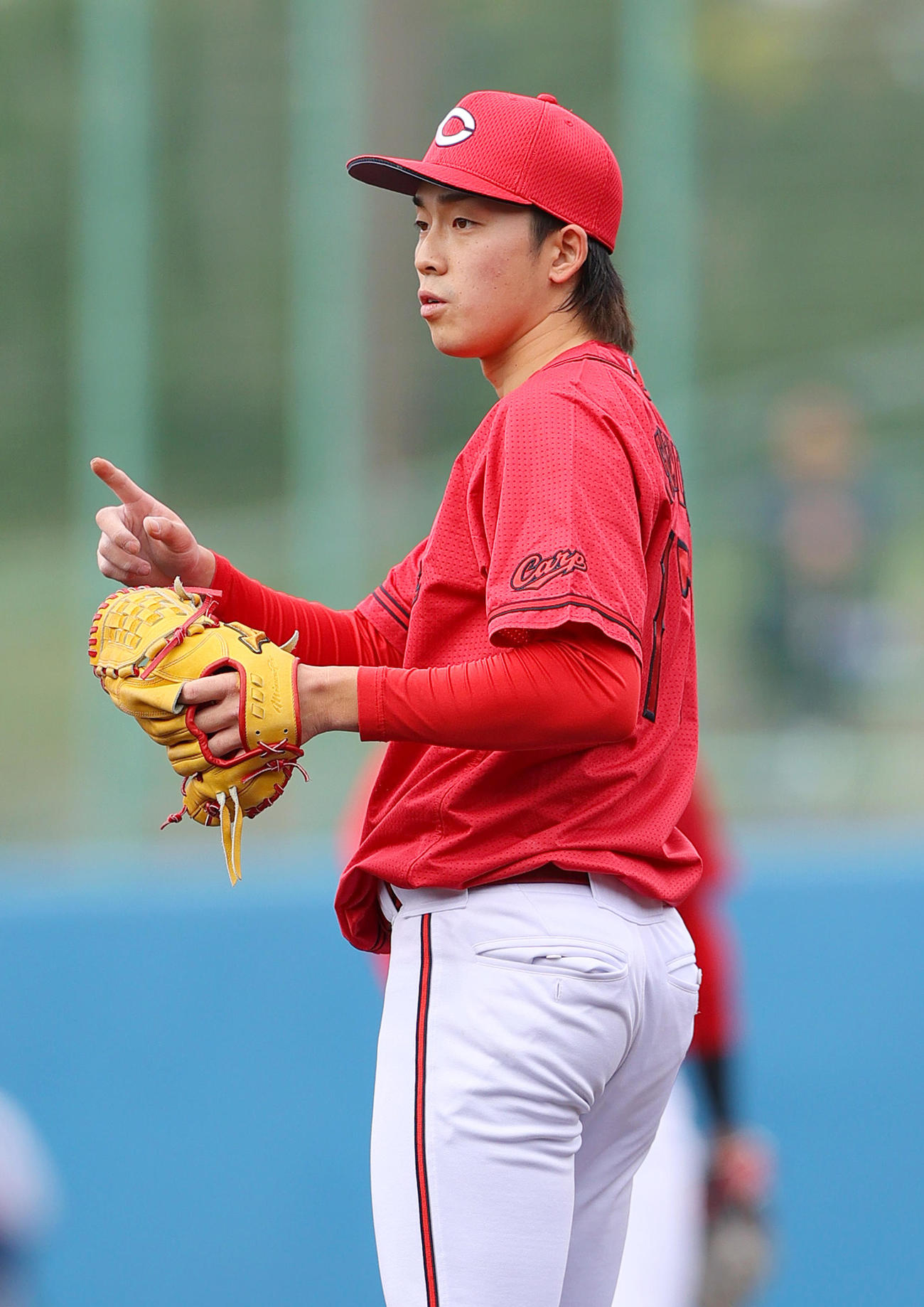 練習試合・ヤクルト対広島　2回裏ヤクルト無死、常広は沢井を打ち取る（撮影・上山淳一）