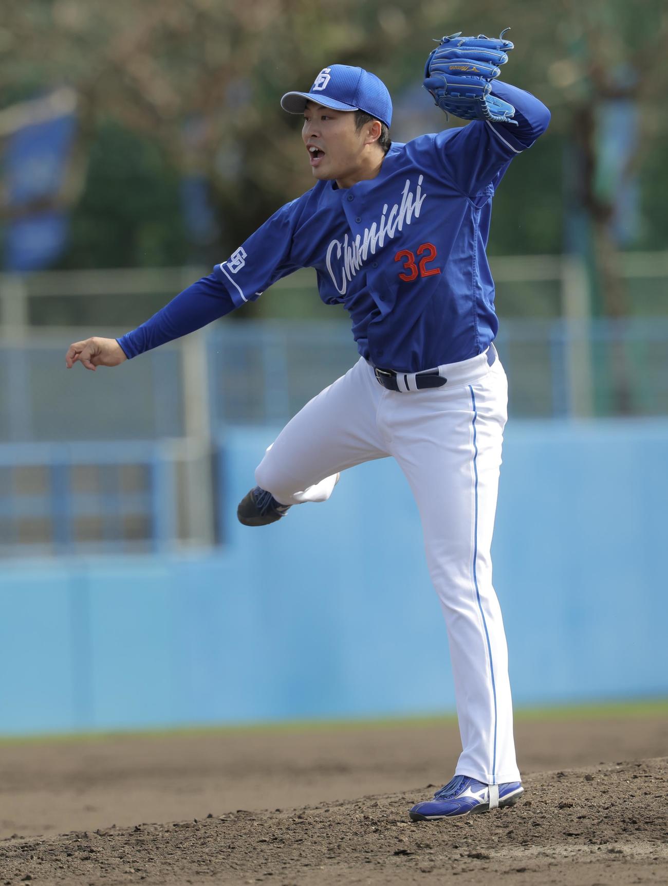 DeNA対中日　8回裏、中日4番手で登板する伊藤（撮影・河田真司）