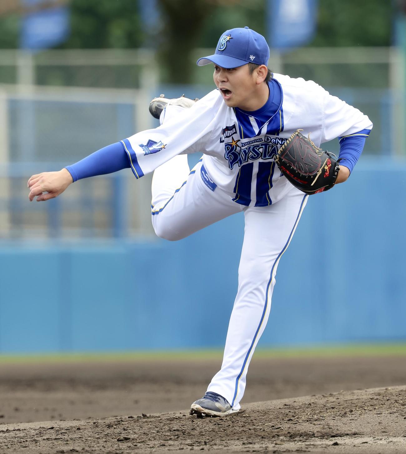 DeNA対中日　3回表、2番手で登板し力投するDeNA山崎（撮影・河田真司）
