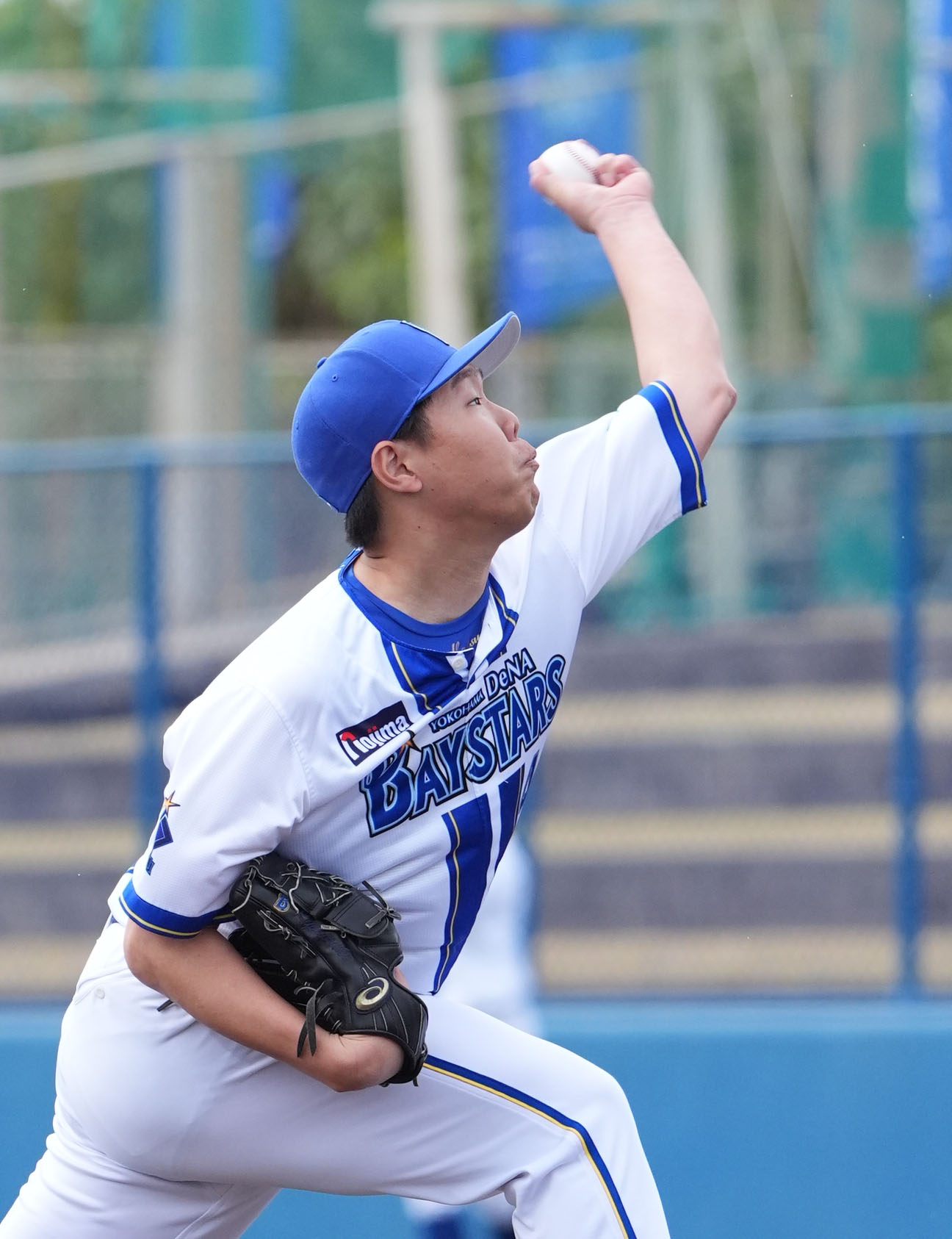 DeNA対中日　6回表、DeNA5番手で登板する松本隆（撮影・森本幸一）