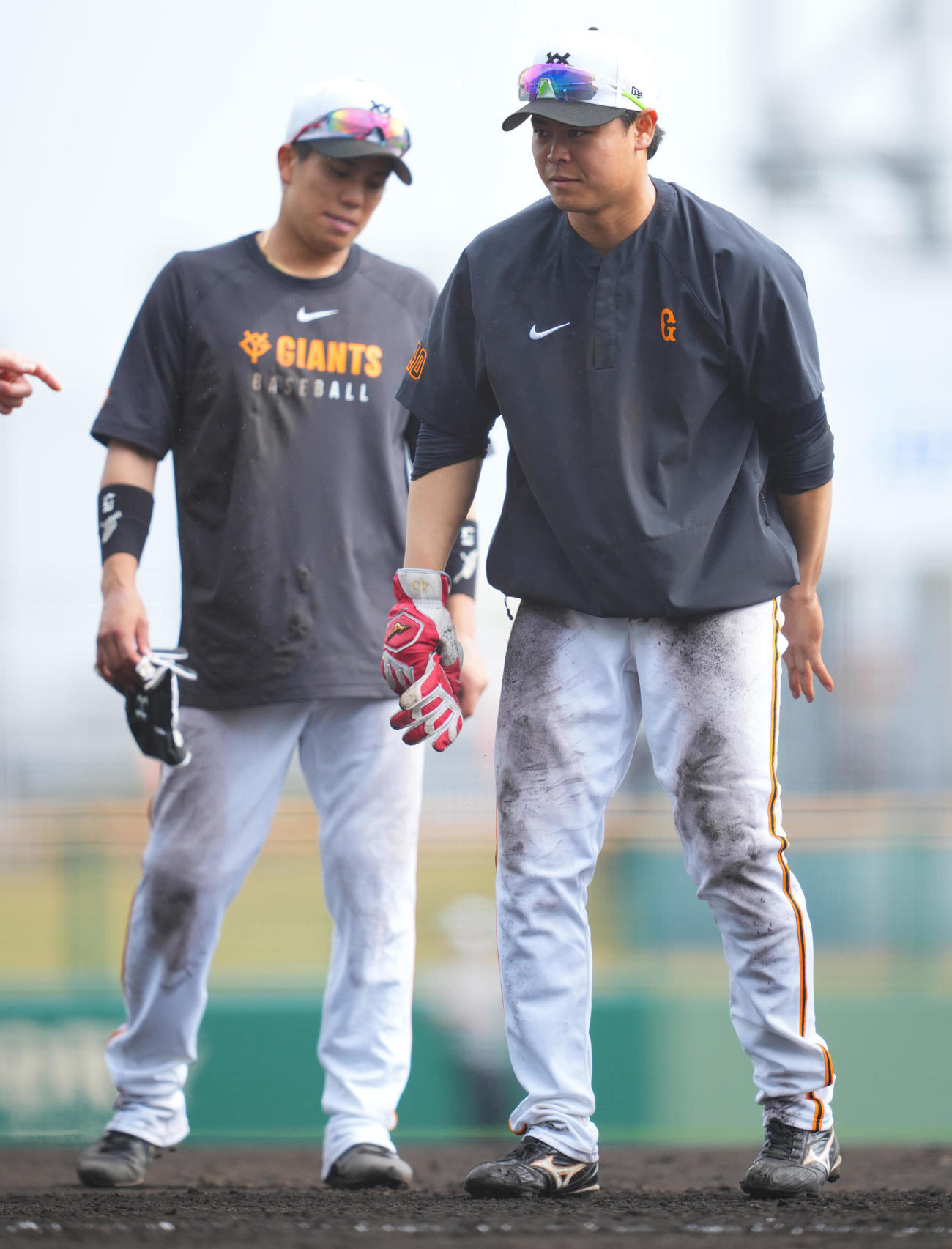 走塁練習に臨む巨人中山（右）と門脇（撮影・垰建太）