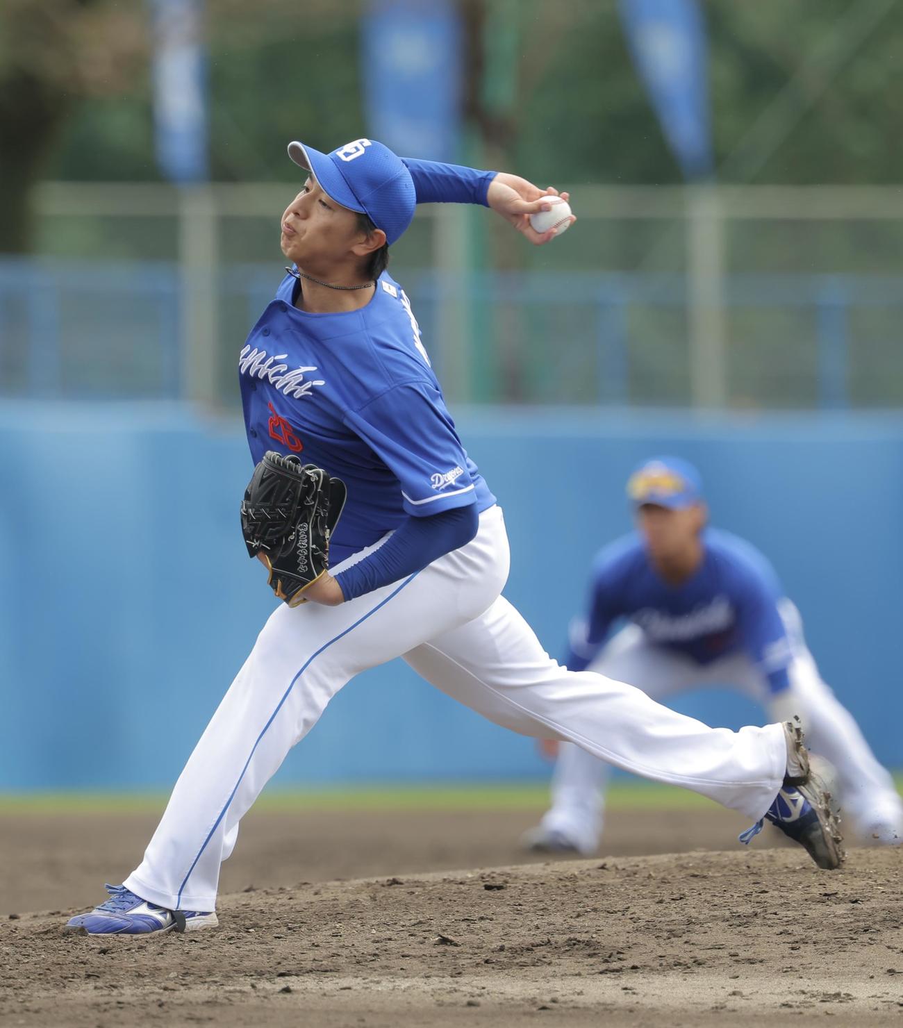 DeNA対中日　4回裏、中日2番手で登板する仲地（撮影・河田真司）