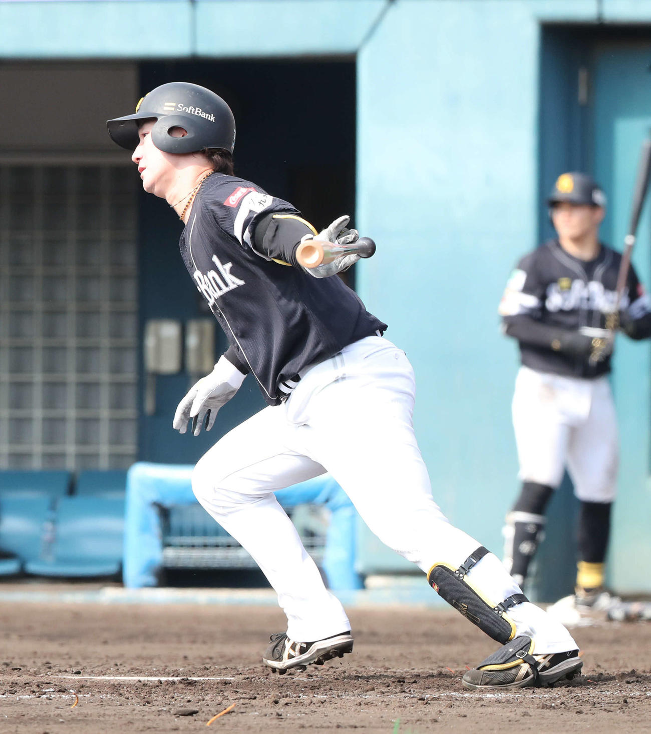 紅白戦　3回表紅組無死二塁、正木は中前打を放つ（撮影・梅根麻紀）