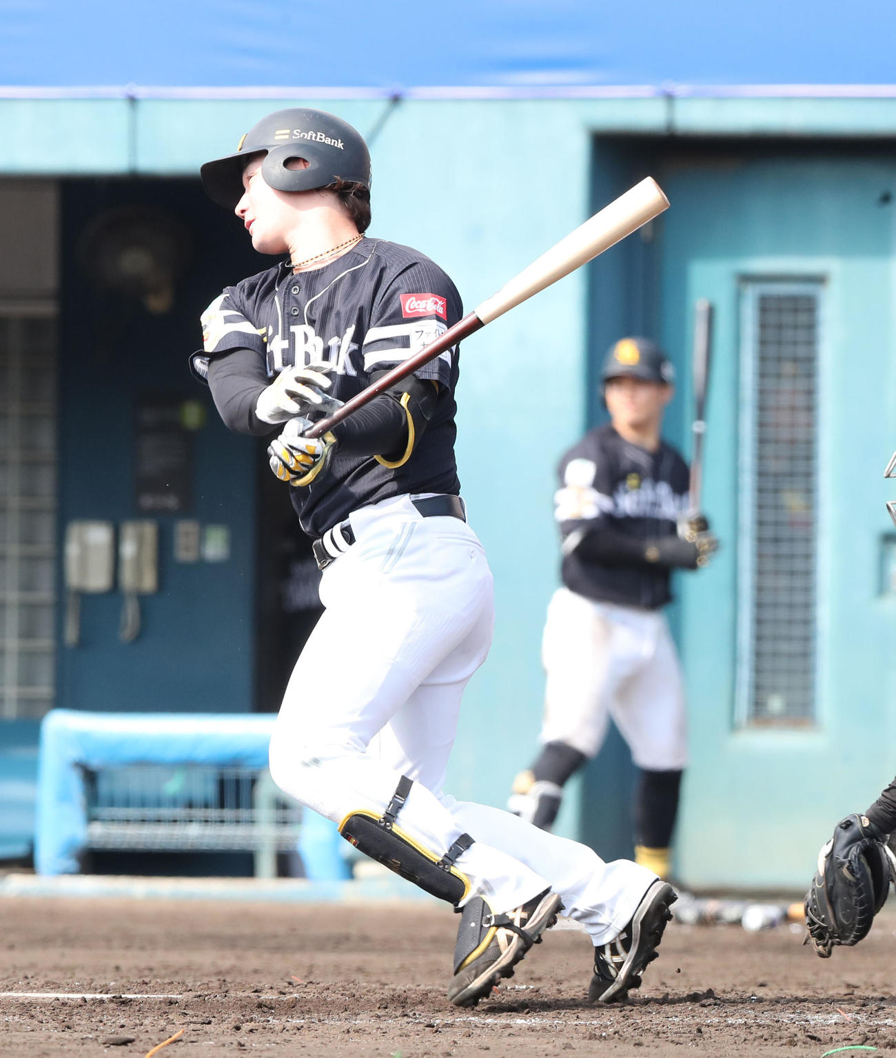 紅白戦　3回表紅無死二塁、正木は中前安打を放つ（撮影・梅根麻紀）