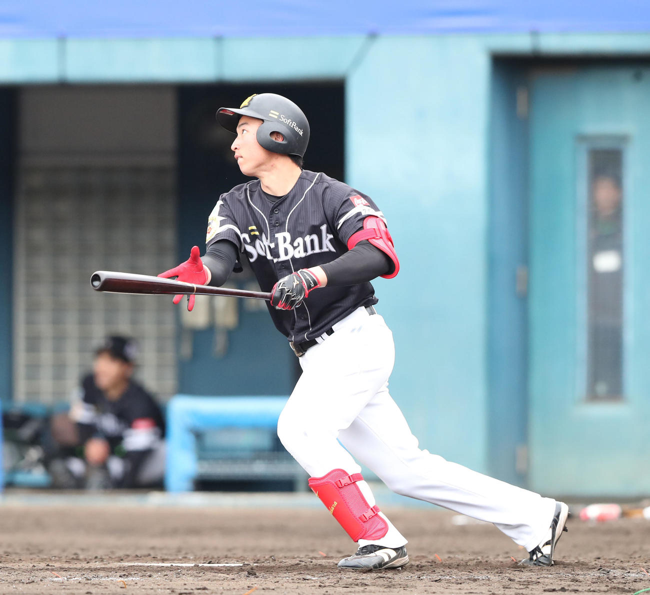 紅白戦　5回表紅1死二、三塁、桑原は右中間に2点適時三塁打を放つ（撮影・梅根麻紀）