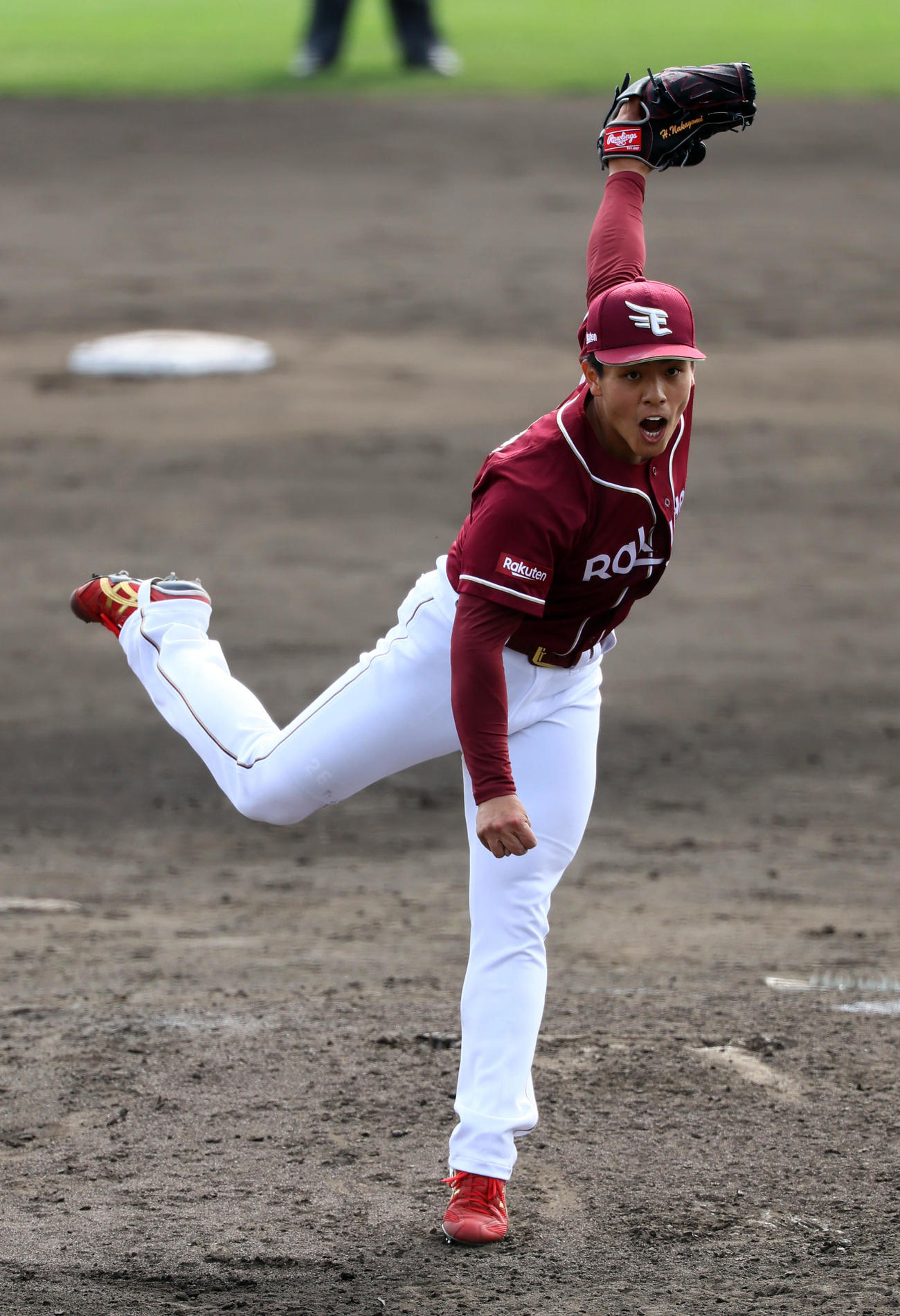 阪神対楽天　4回、2番手で登板した楽天中込（撮影・藤尾明華）