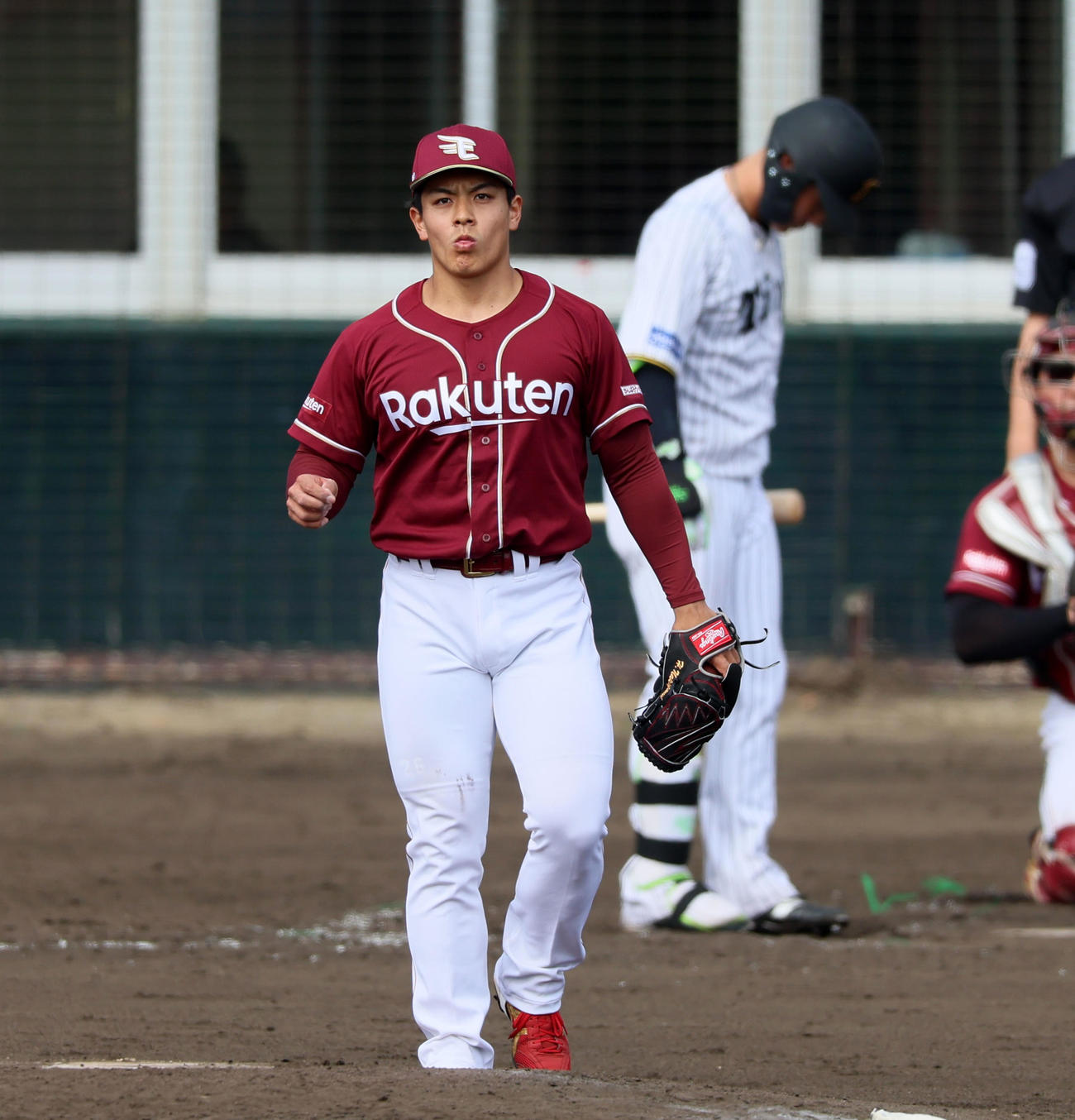 阪神対楽天　4回裏、阪神戦に2番手で登板する中込（撮影・加藤哉）