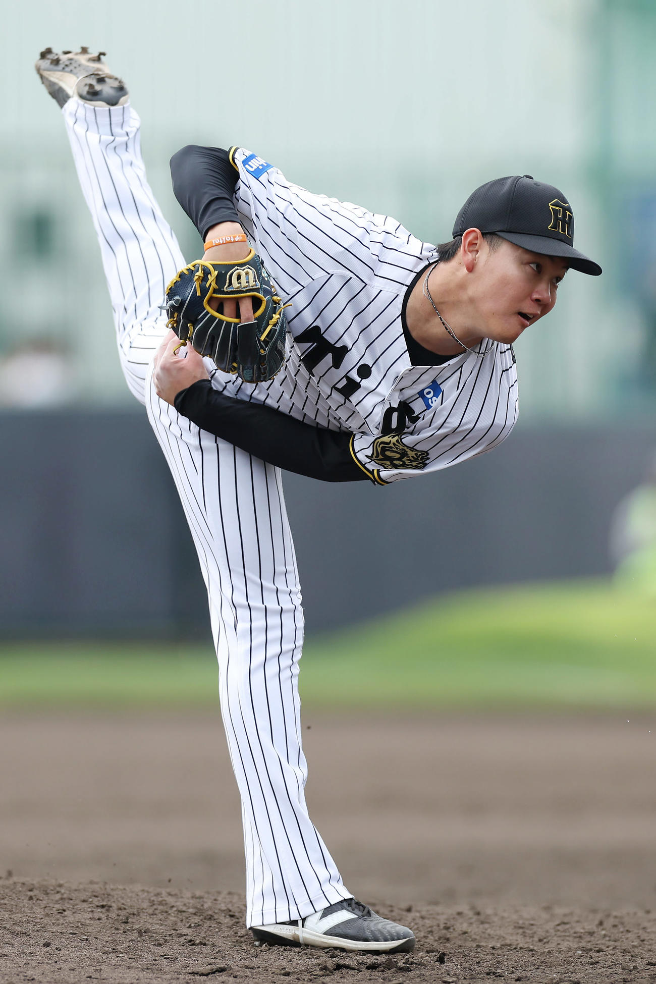 阪神対楽天　阪神5番手の及川（撮影・前田充）