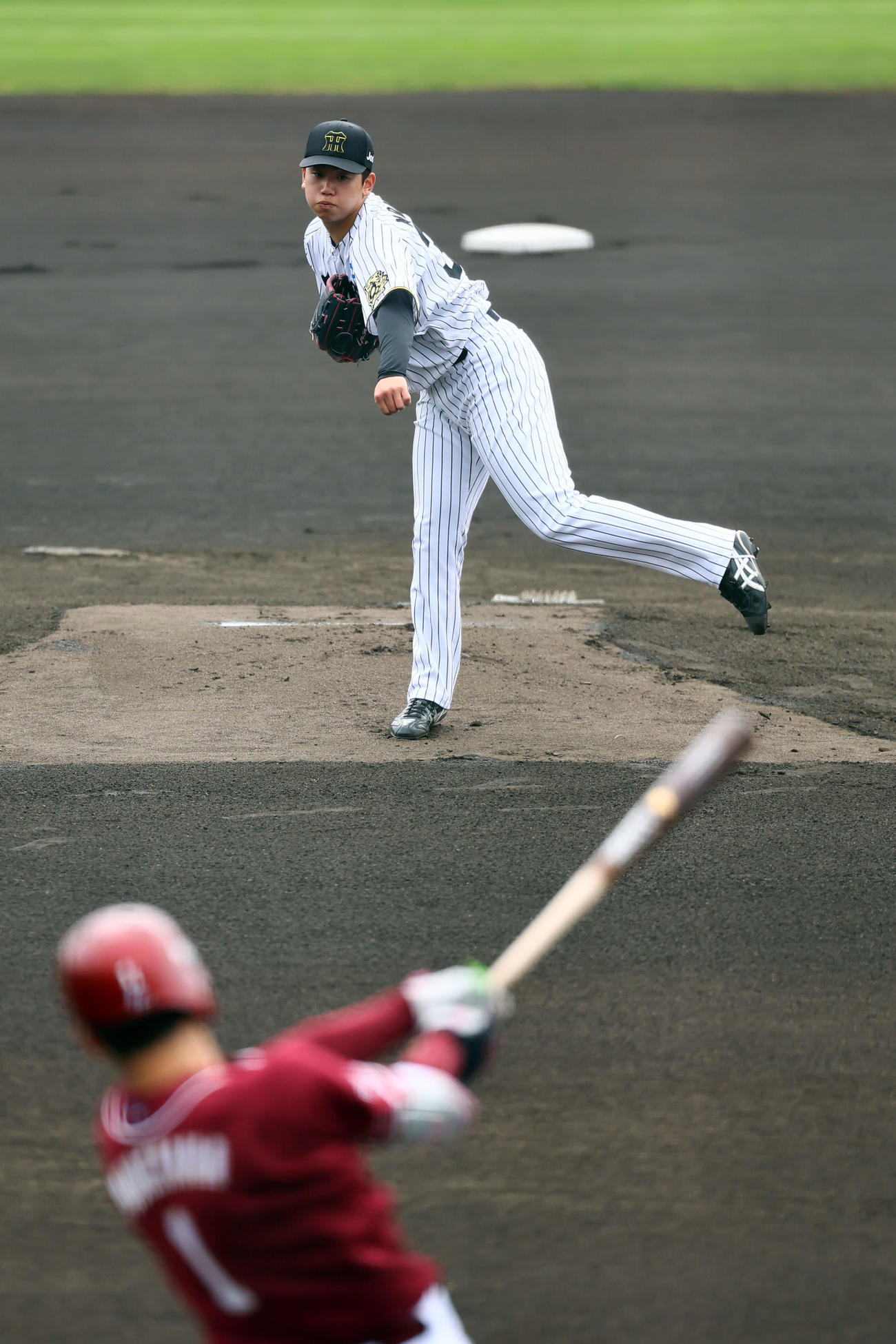 阪神対楽天　1回表楽天無死、宗山を一ゴロに打ち取る門別（撮影・藤尾明華）