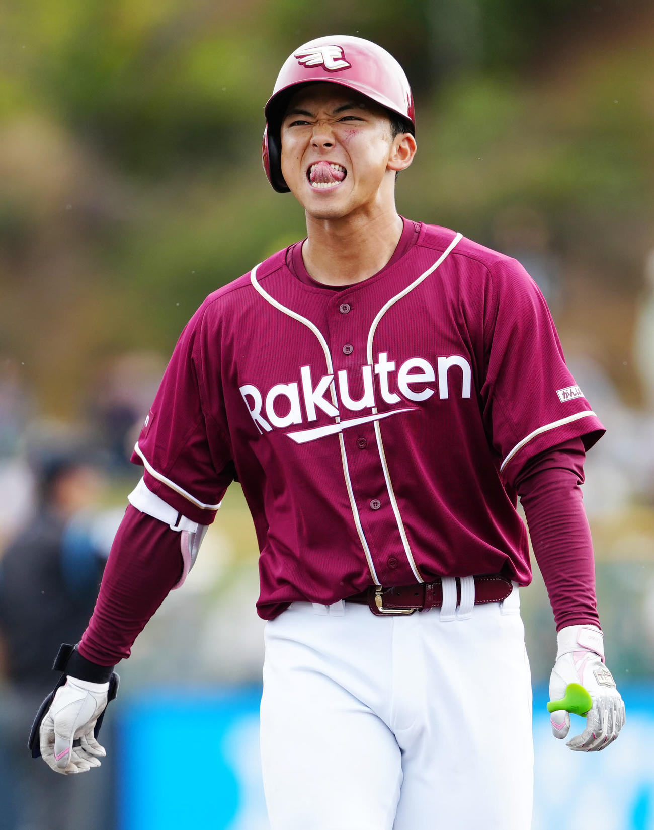 阪神対楽天　3回表楽天1死、二飛に倒れ舌を出す宗山（撮影・江口和貴）
