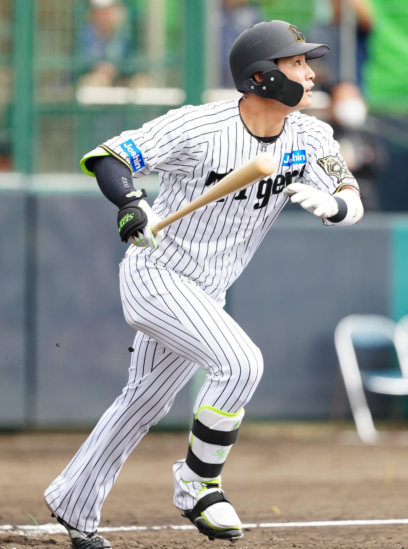 阪神対楽天　2回裏阪神無死、右越えソロ本塁打を放つ木浪（撮影・江口和貴）
