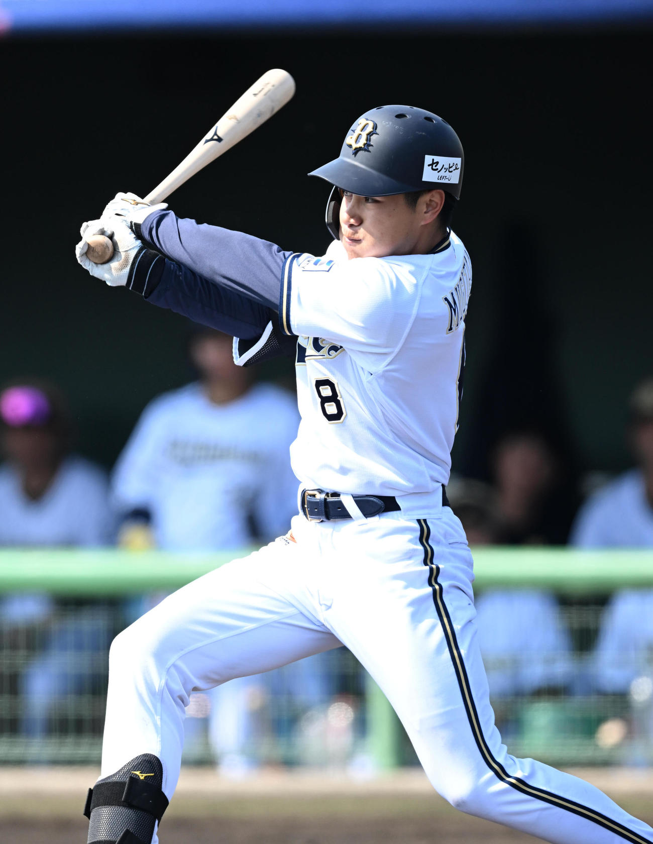 ソフトバンクとの練習試合で3回、右前打を放つ麦オリックス麦谷（撮影・和賀正仁）