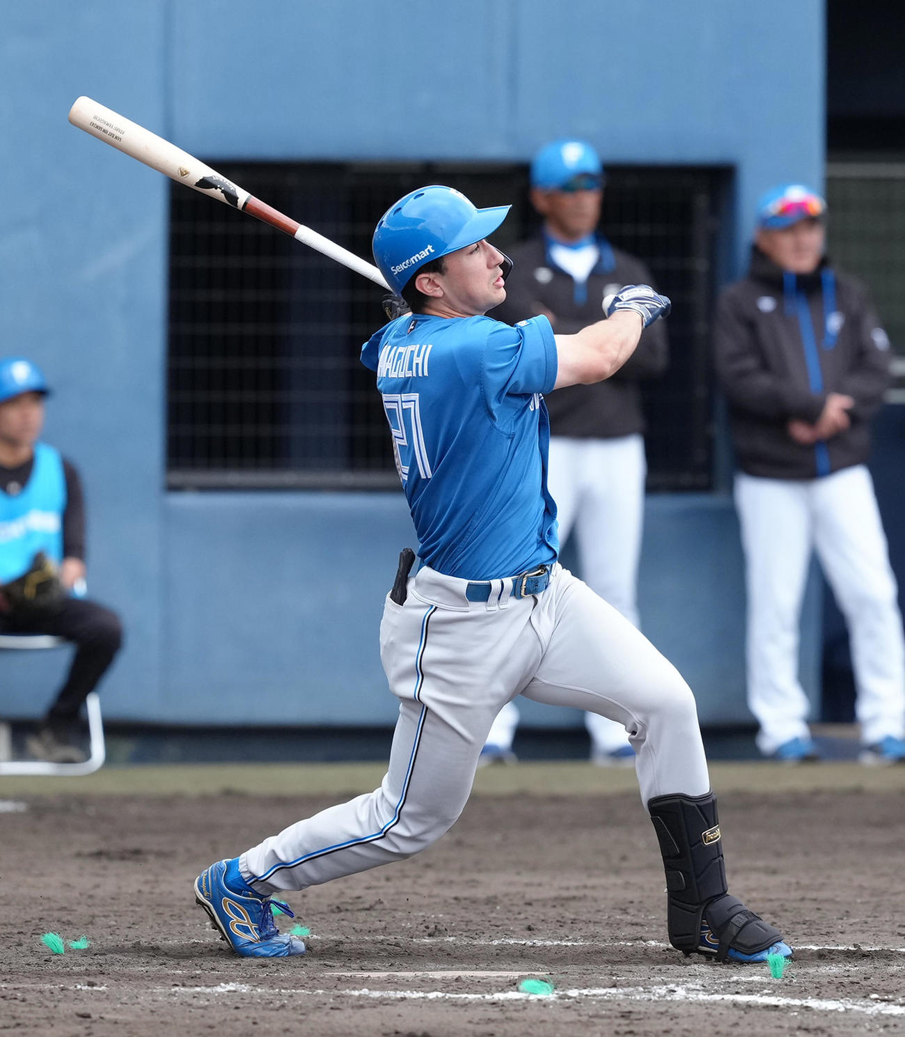 日本ハム紅白戦　紅組対白組　9回表紅組1死満塁、山口は2点適時打を放つ（撮影・足立雅史）