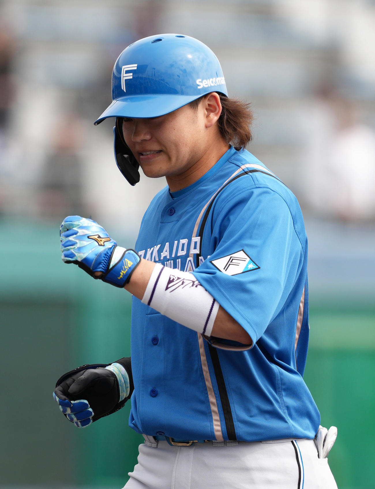 日本ハム紅白戦　紅組対白組　5回表紅組2死、代打田宮は左前打を放ち笑顔を見せる（撮影・足立雅史）