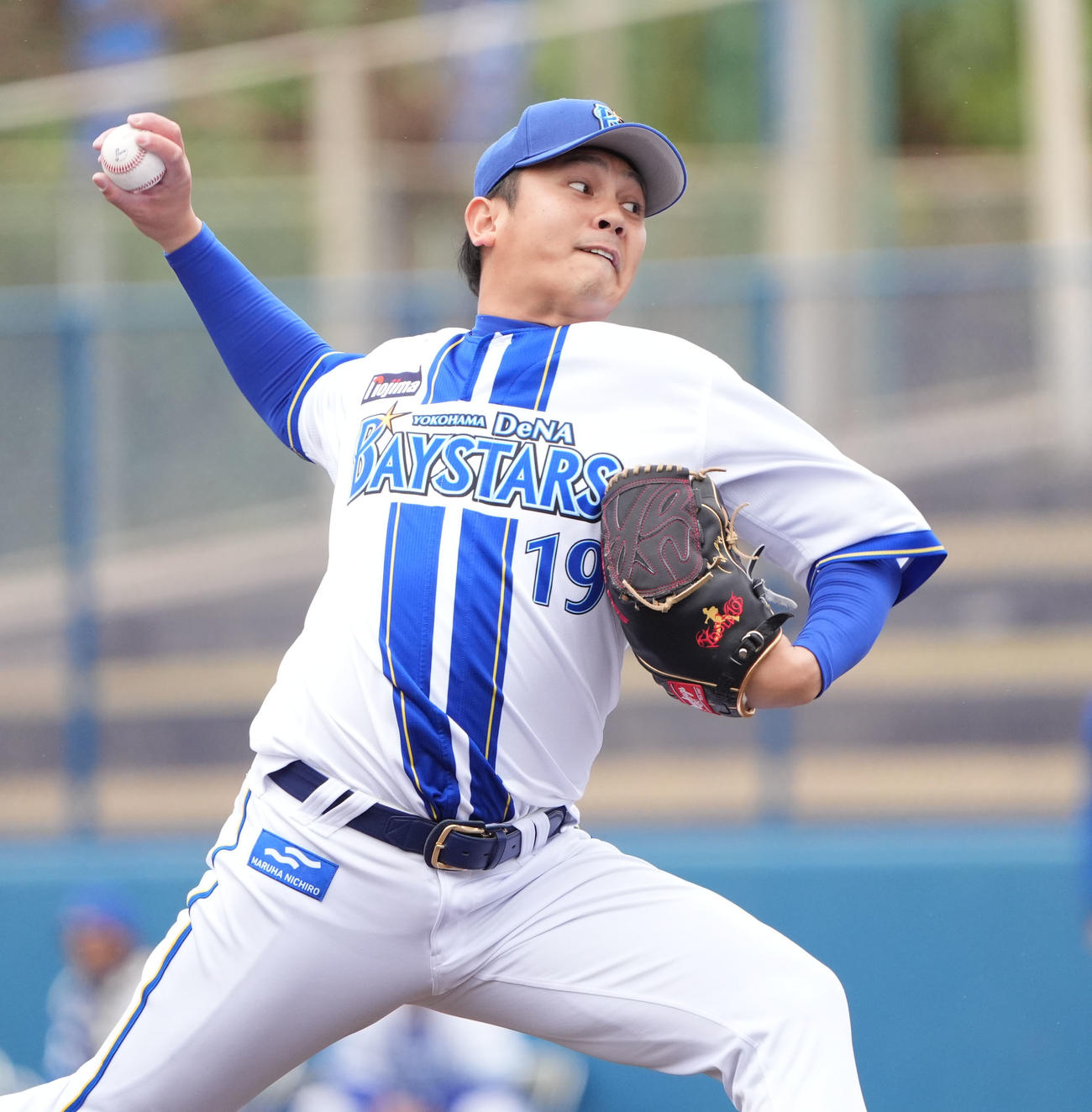 DeNA対中日　3回表、DeNA2番手で登板する山崎（撮影・森本幸一）