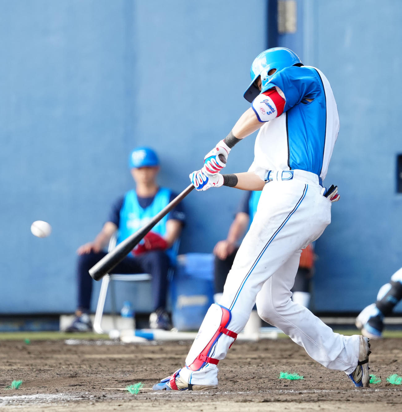 日本ハム対楽天　8回裏日本ハム2死一、二塁、2点適時三塁打を放つ野村（撮影・江口和貴）