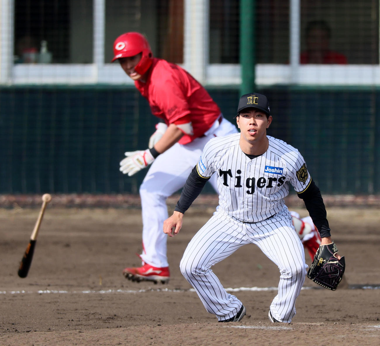 阪神対広島　8回表広島1死、工藤は仲田に中前打を打たれる（撮影・加藤哉）