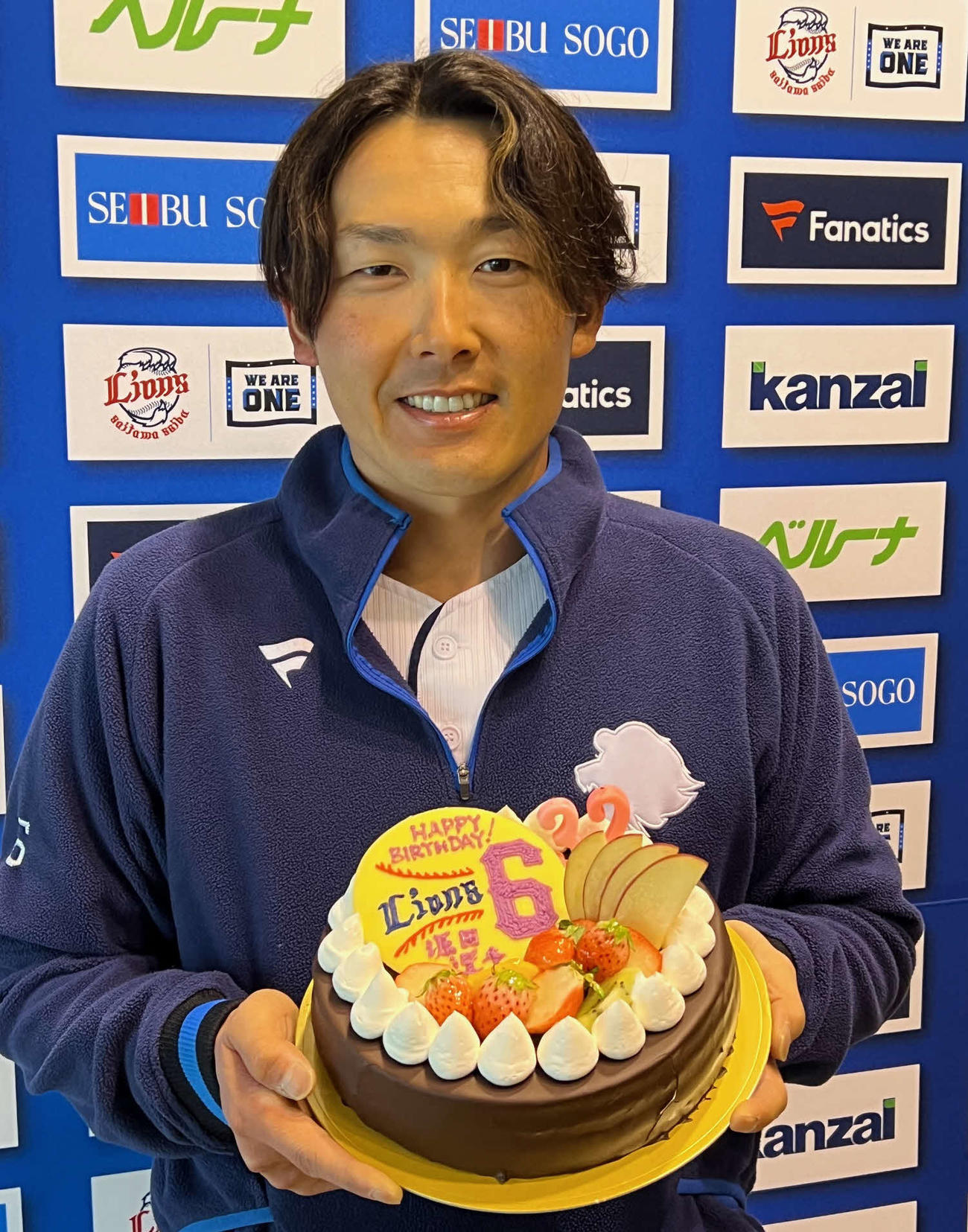 32歳の誕生日を迎えた西武源田（撮影・金子真仁）