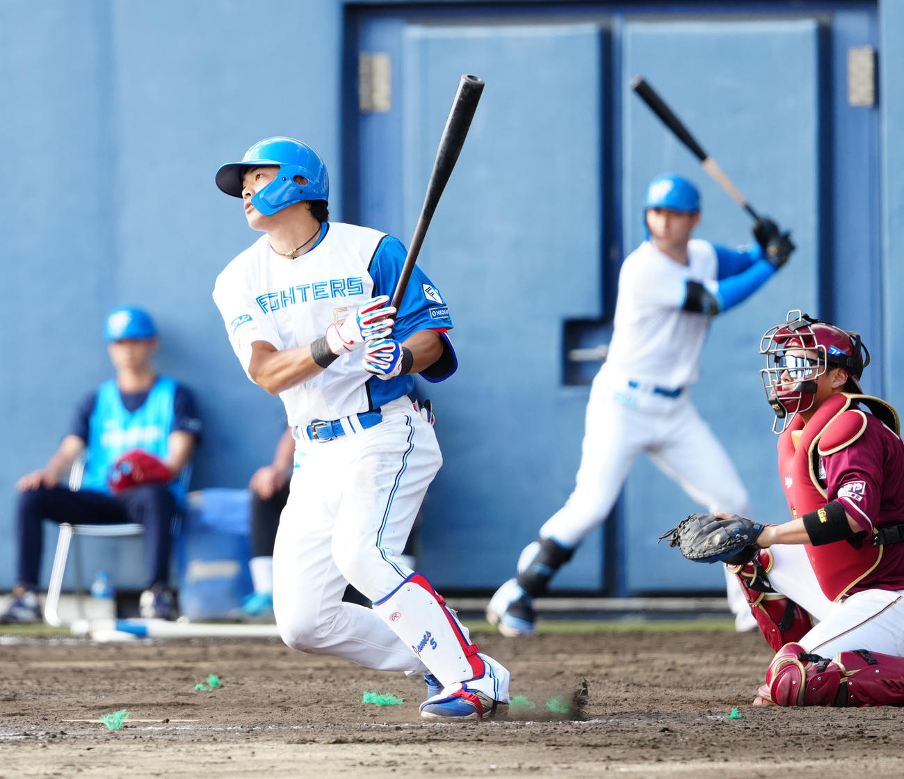 日本ハム対楽天　8回裏日本ハム2死一、二塁、2点適時三塁打を放つ野村（撮影・江口和貴）