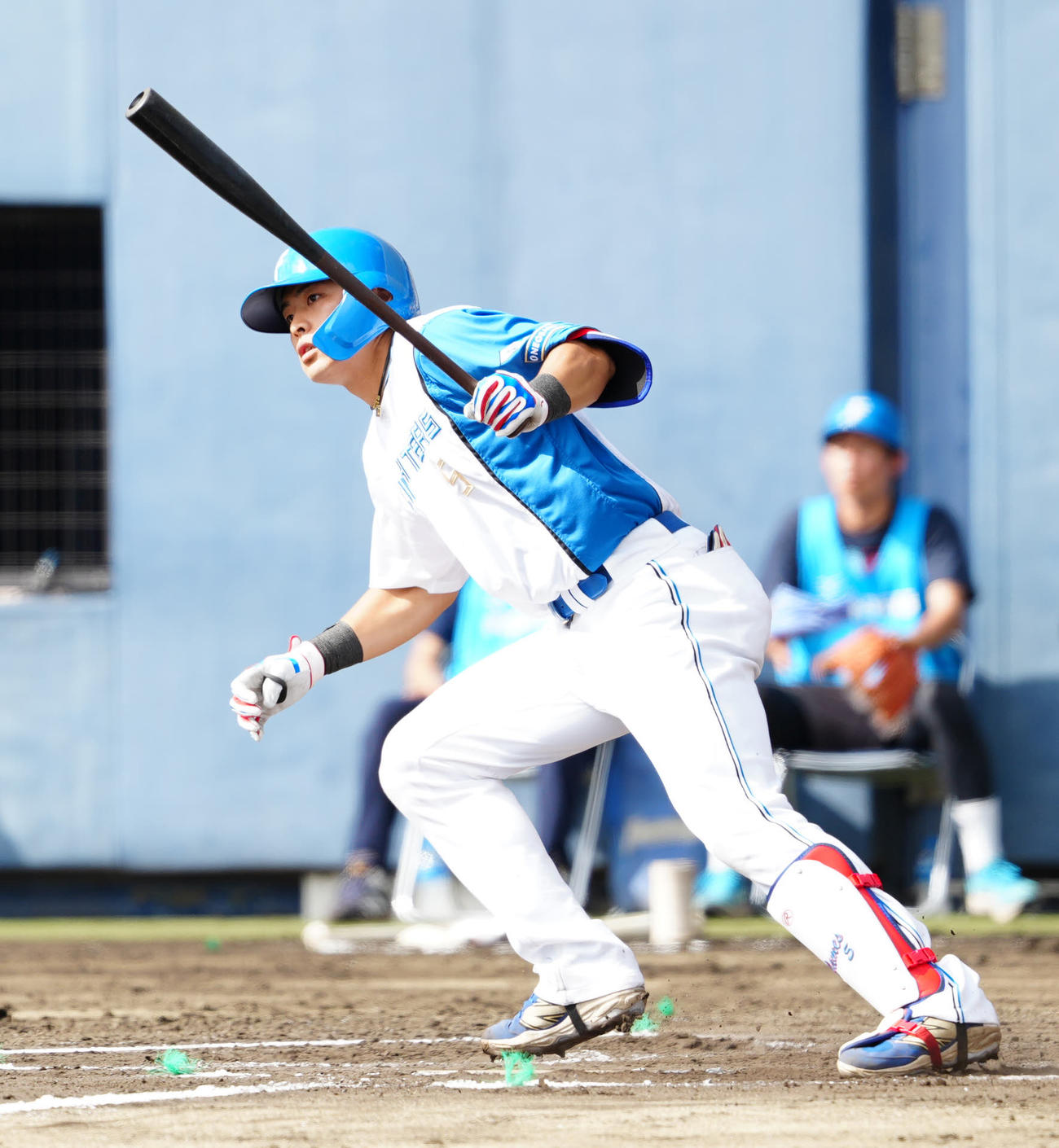 日本ハム対楽天　6回裏日本ハム1死満塁、2点適時二塁打を放つ野村（撮影・江口和貴）