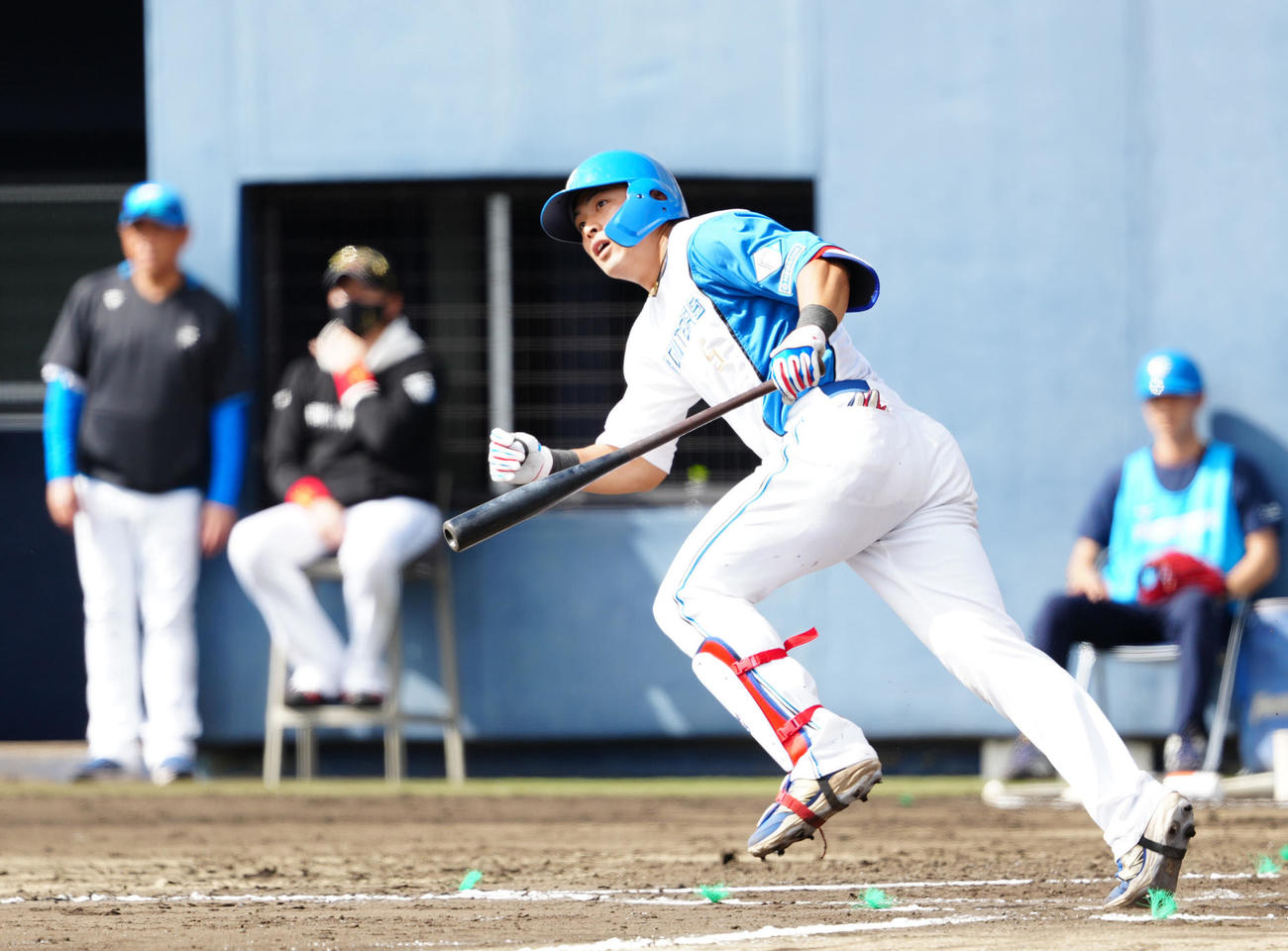 日本ハム対楽天　6回裏日本ハム1死満塁、2点適時二塁打を放つ野村（撮影・江口和貴）
