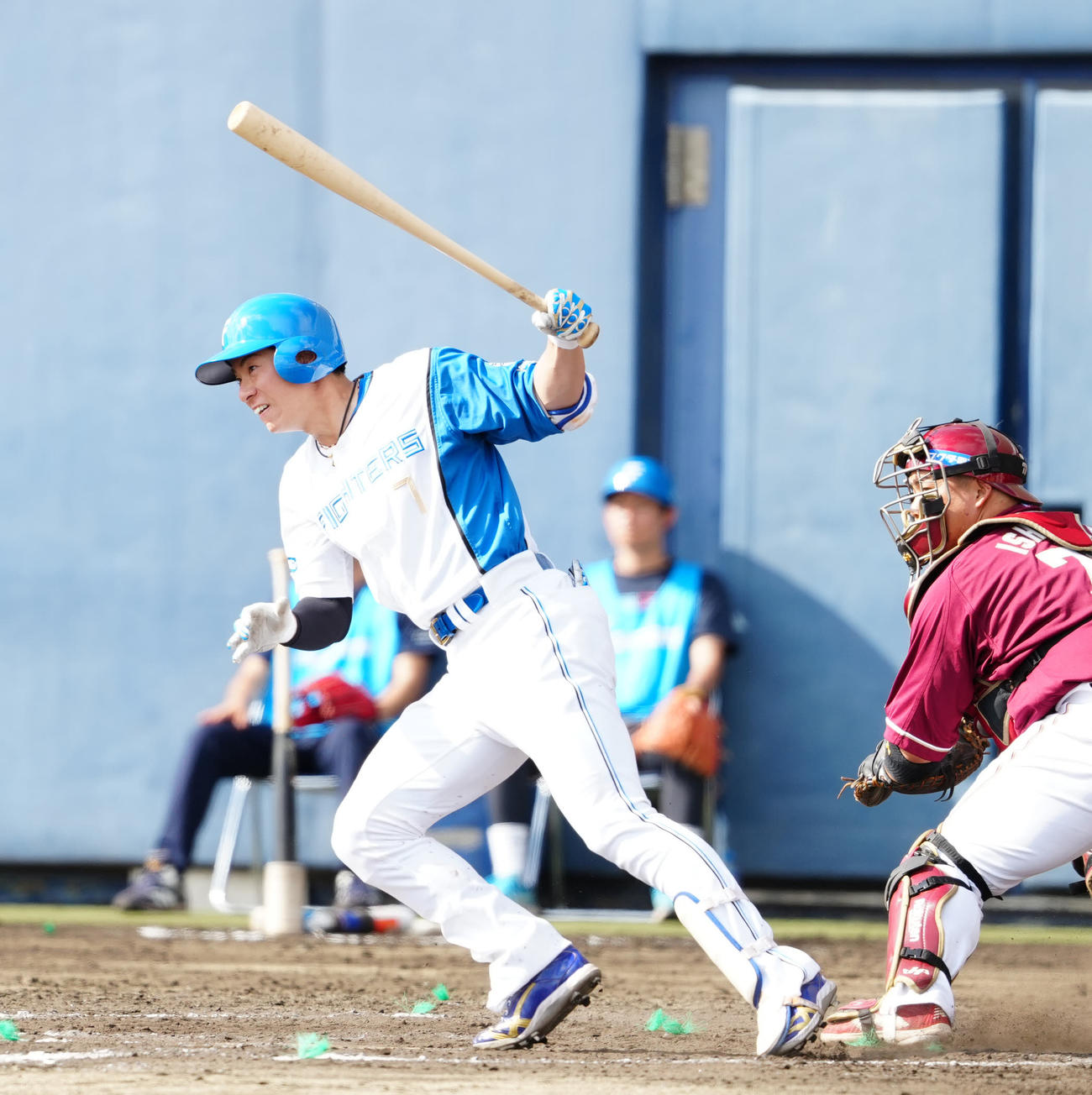 日本ハム対楽天　7回裏日本ハム2死一塁、左前打を放つ松本剛（撮影・江口和貴）