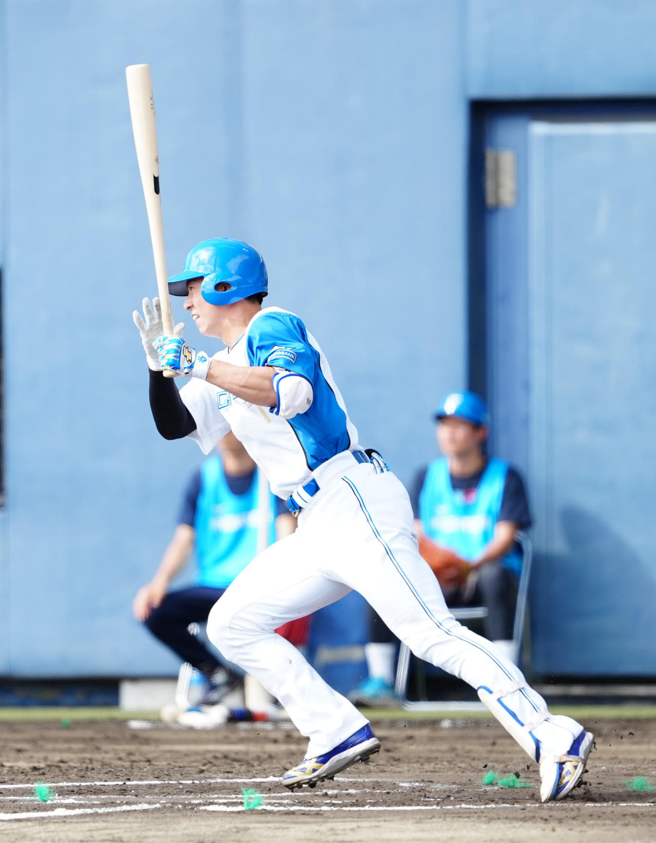 日本ハム対楽天　6回裏日本ハム無死一塁、右前打を放つ代打松本剛（撮影・江口和貴）