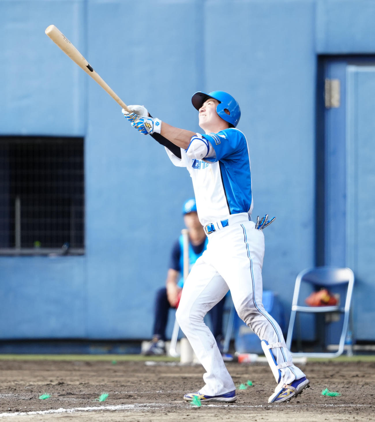 日本ハム対楽天　8回裏日本ハム1死満塁、犠飛を放つ松本剛（撮影・江口和貴）