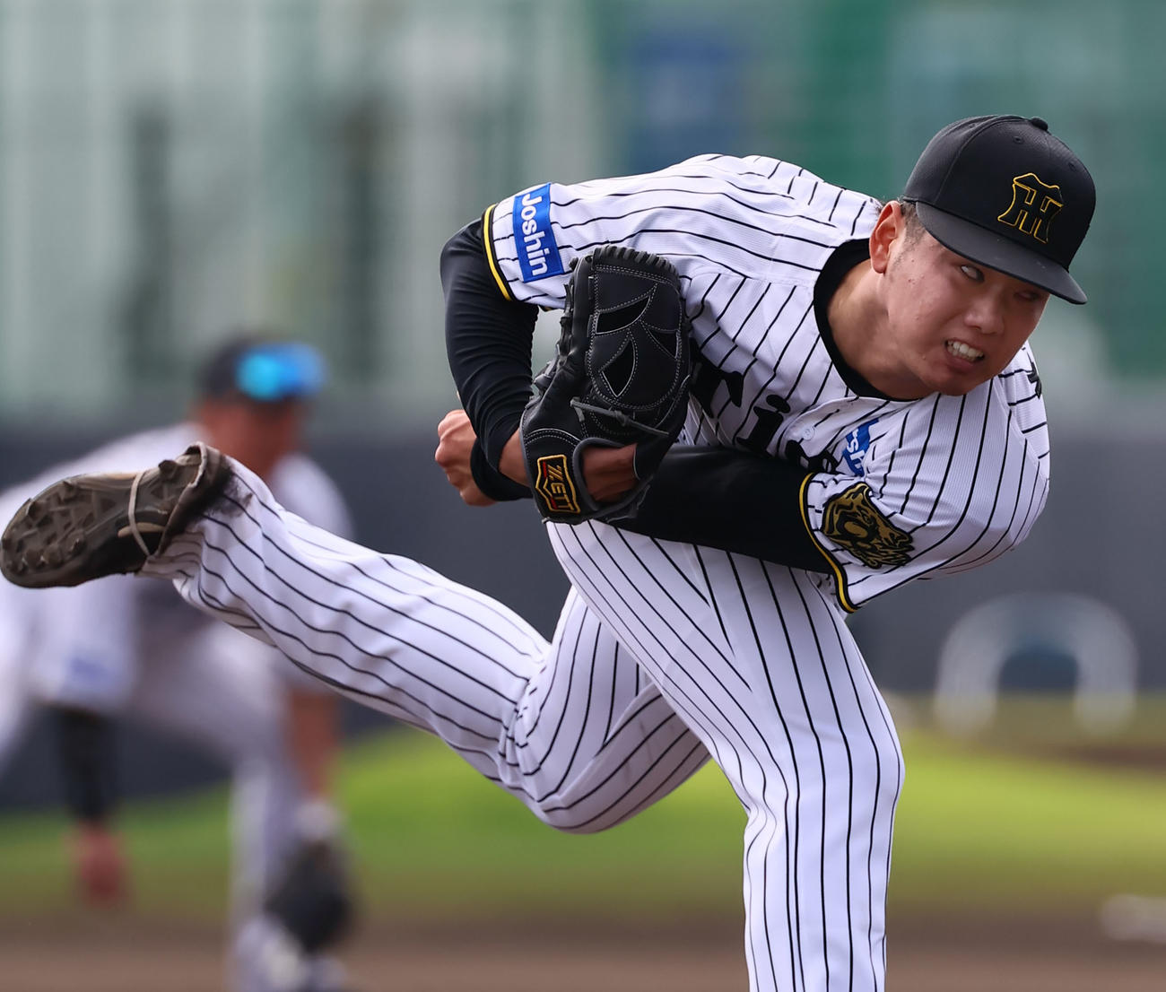 練習試合阪神対広島　9回に登板した阪神川原（撮影・藤尾明華）