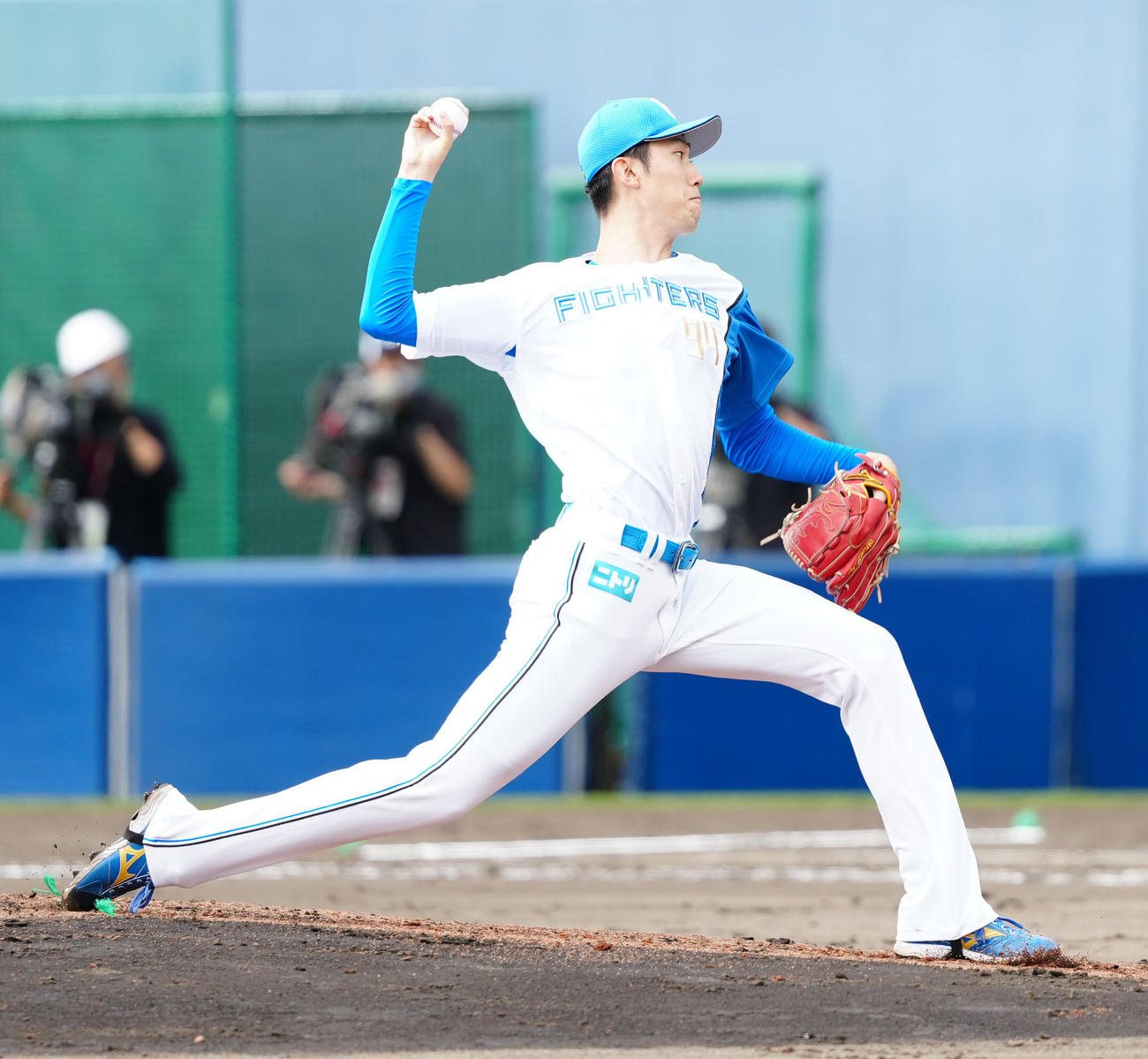 日本ハム対楽天　日本ハム3番手の福島（撮影・江口和貴）