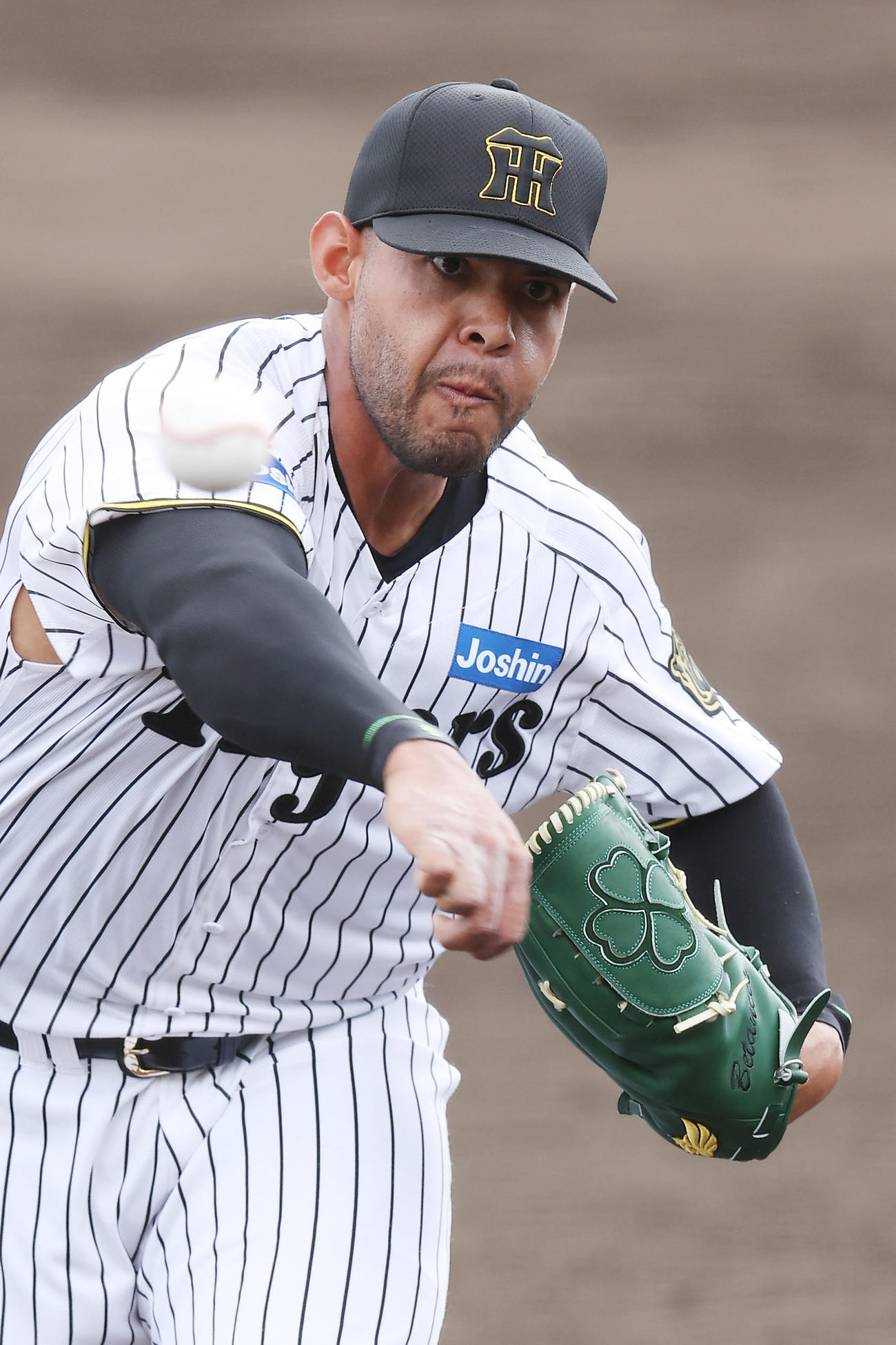 阪神対広島　阪神3番手のベタンセス（撮影・前田充）