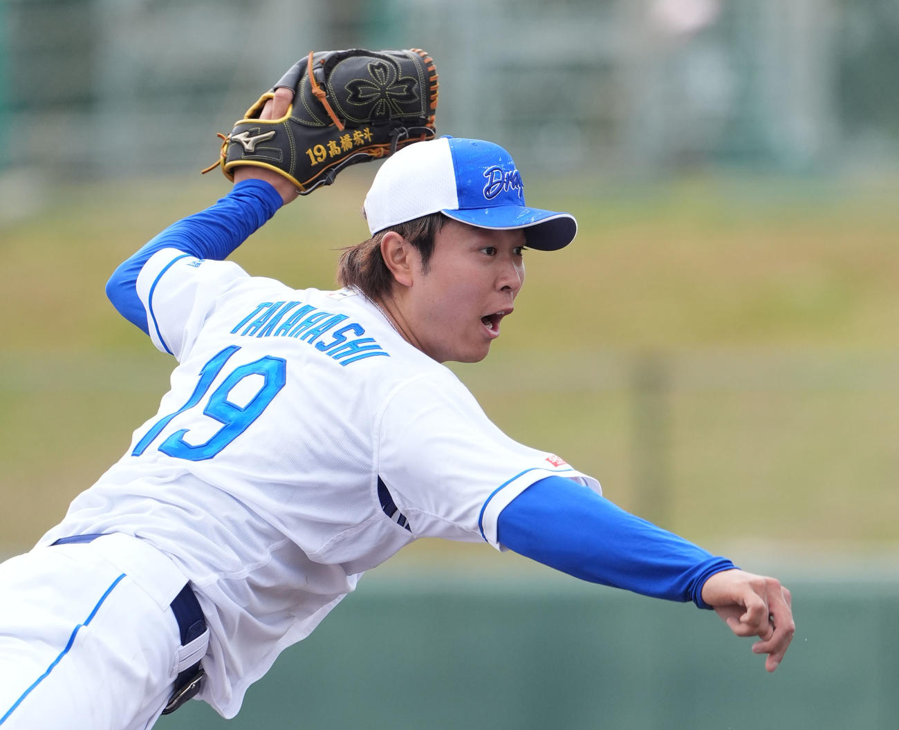 シート打撃練習で登板する高橋宏（撮影・森本幸一）