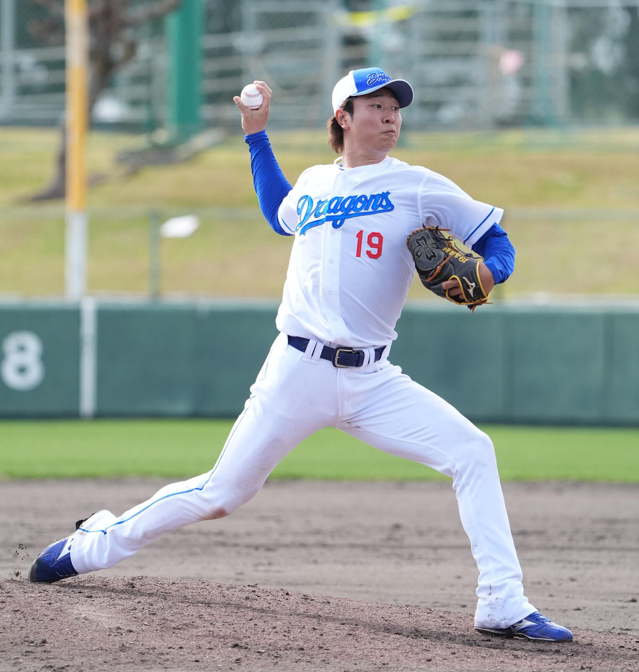 シート打撃練習で登板する高橋宏（撮影・森本幸一）