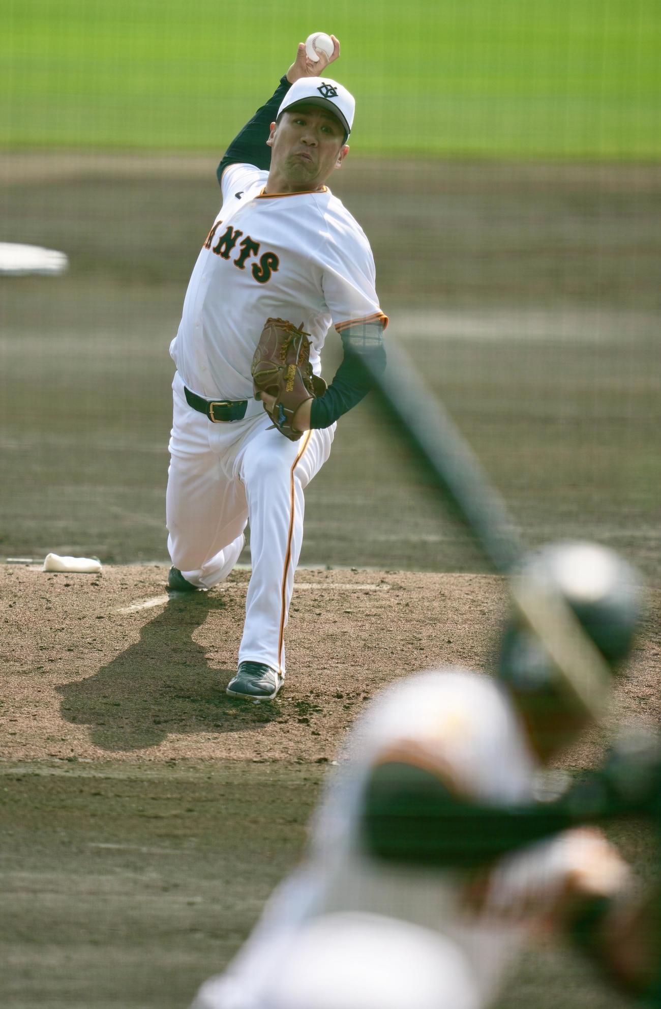 ライブBPで投球する巨人田中将（撮影・横山健太）