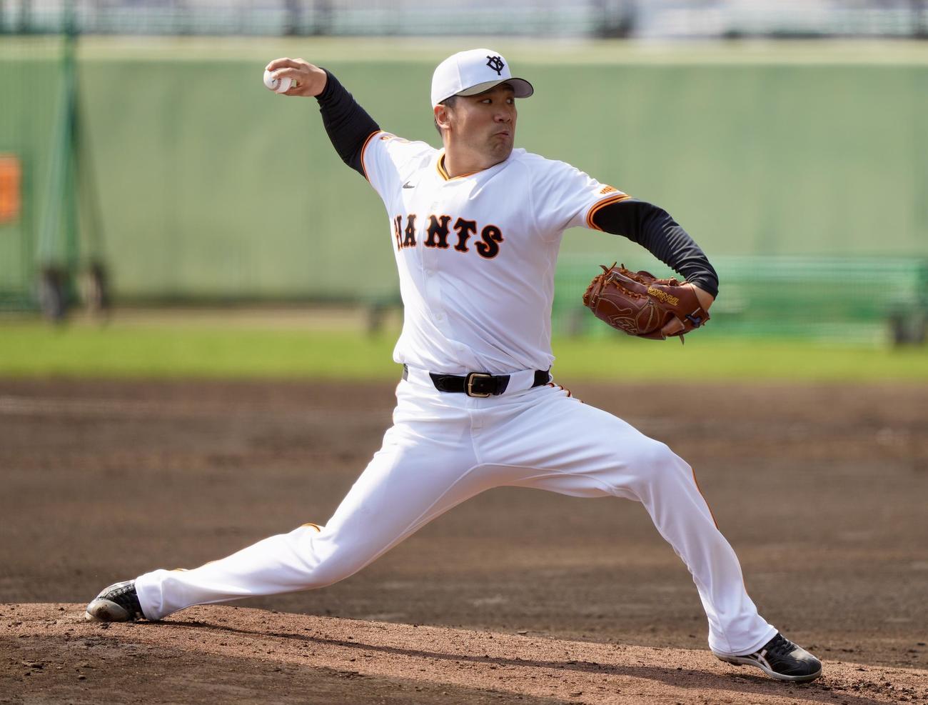 ライブBPで投球する巨人田中将（撮影・横山健太）