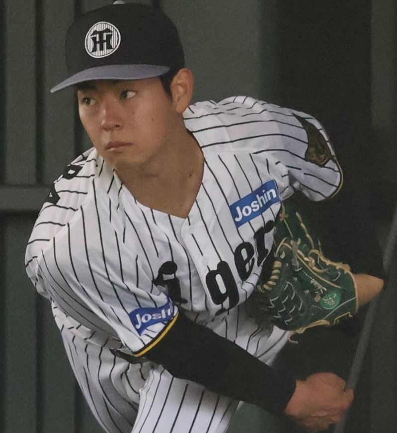 阪神の下村海翔投手がブルペン投球を行う（撮影・林亮佑）